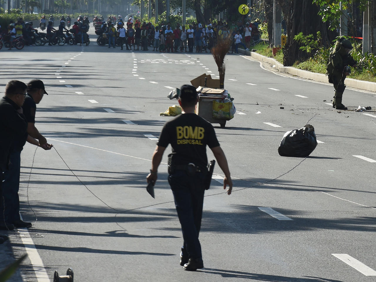 Bomb In Trashcan Near Us Embassy In Manila Philippines Blamed On Isis Linked Maute Group Cbs News 