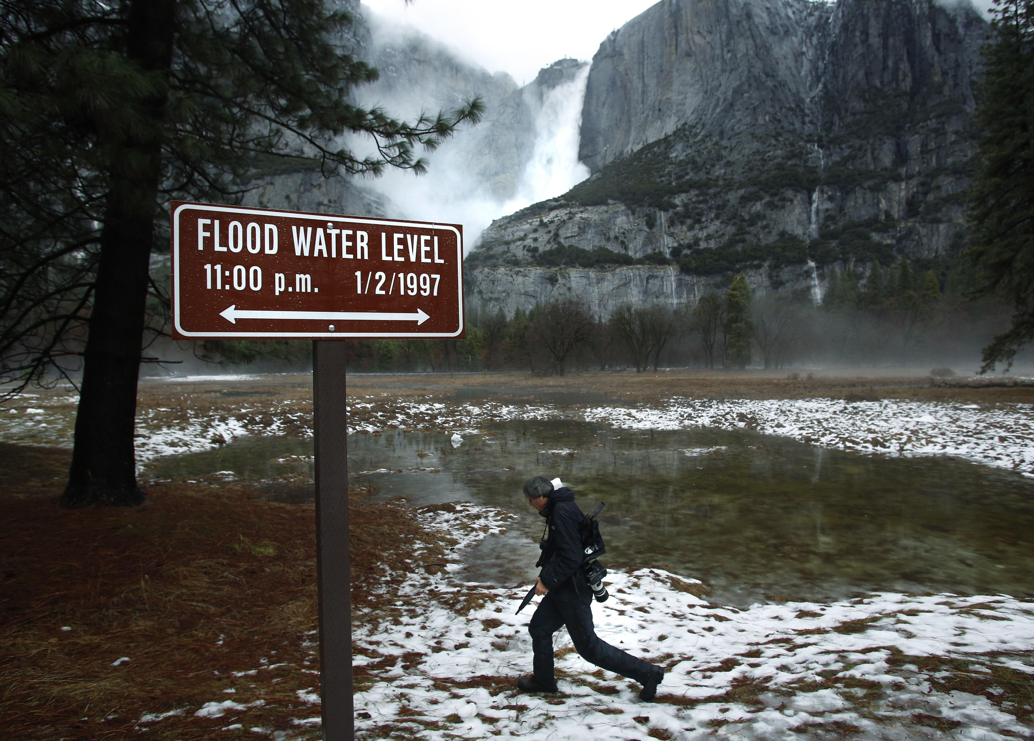 California, Nevada face flooding risks from "atmospheric river" CBS News