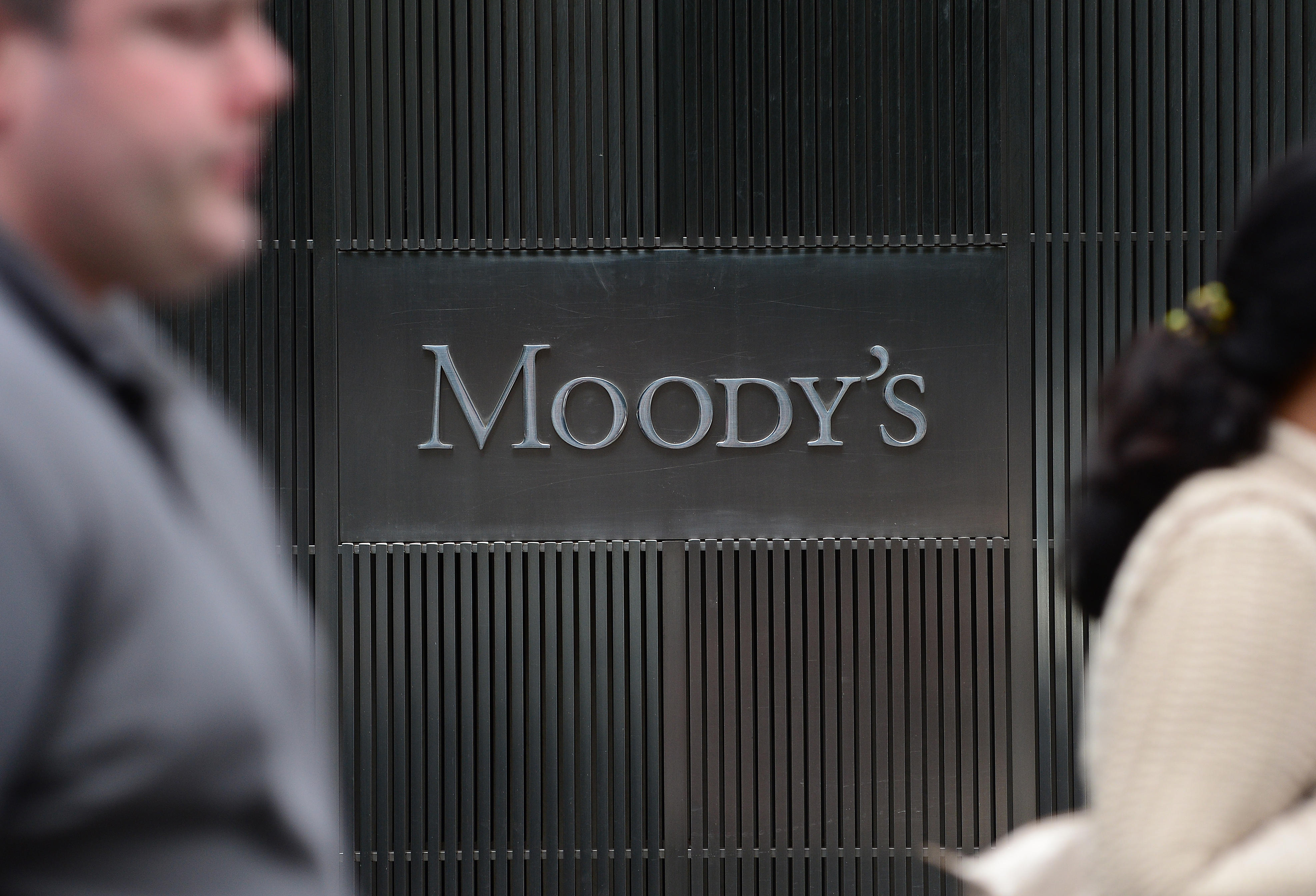 Moody's to pay nearly 864 million to settle claims it inflated ratings
