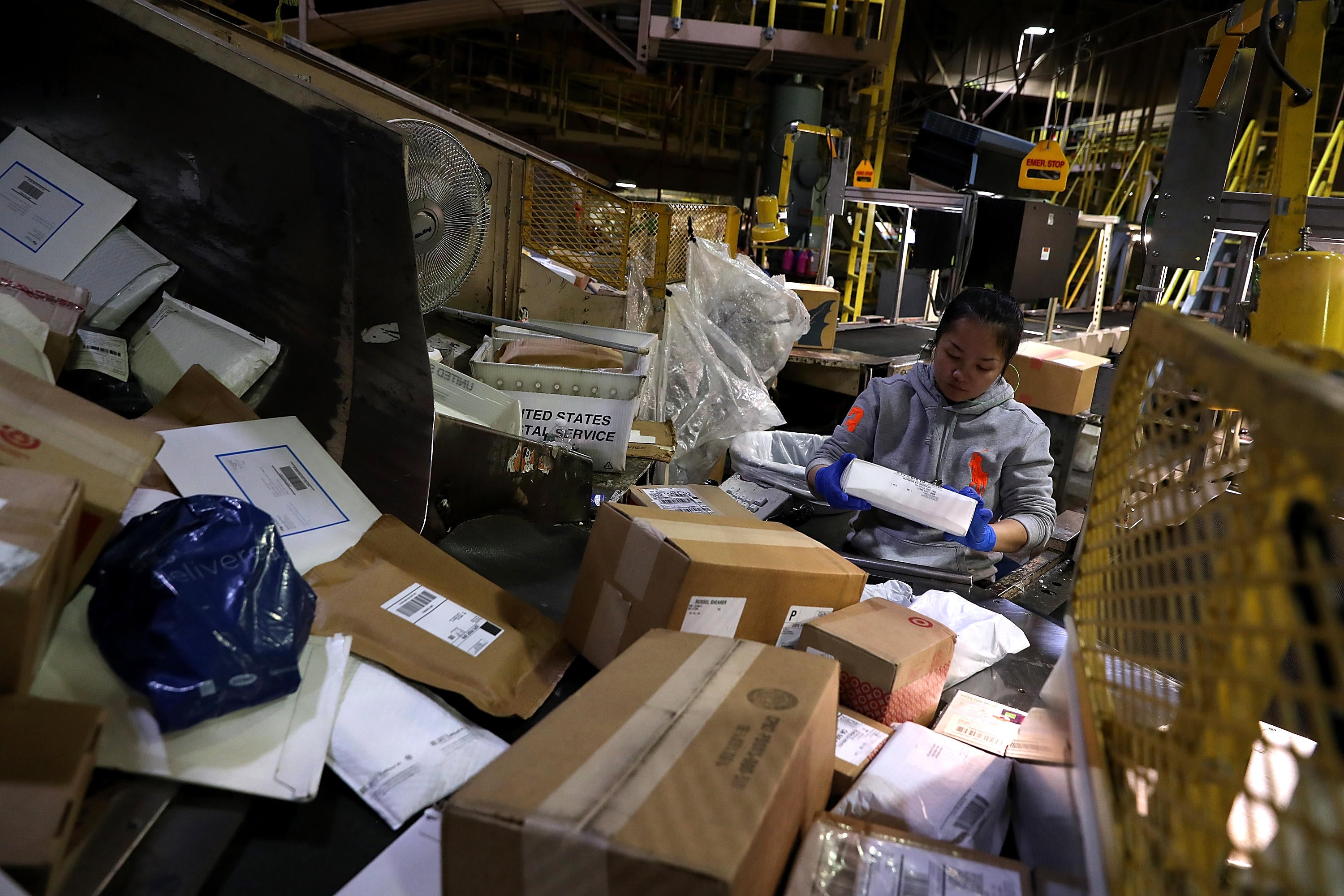 U.S. Postal Service says it lost 200 million over holiday