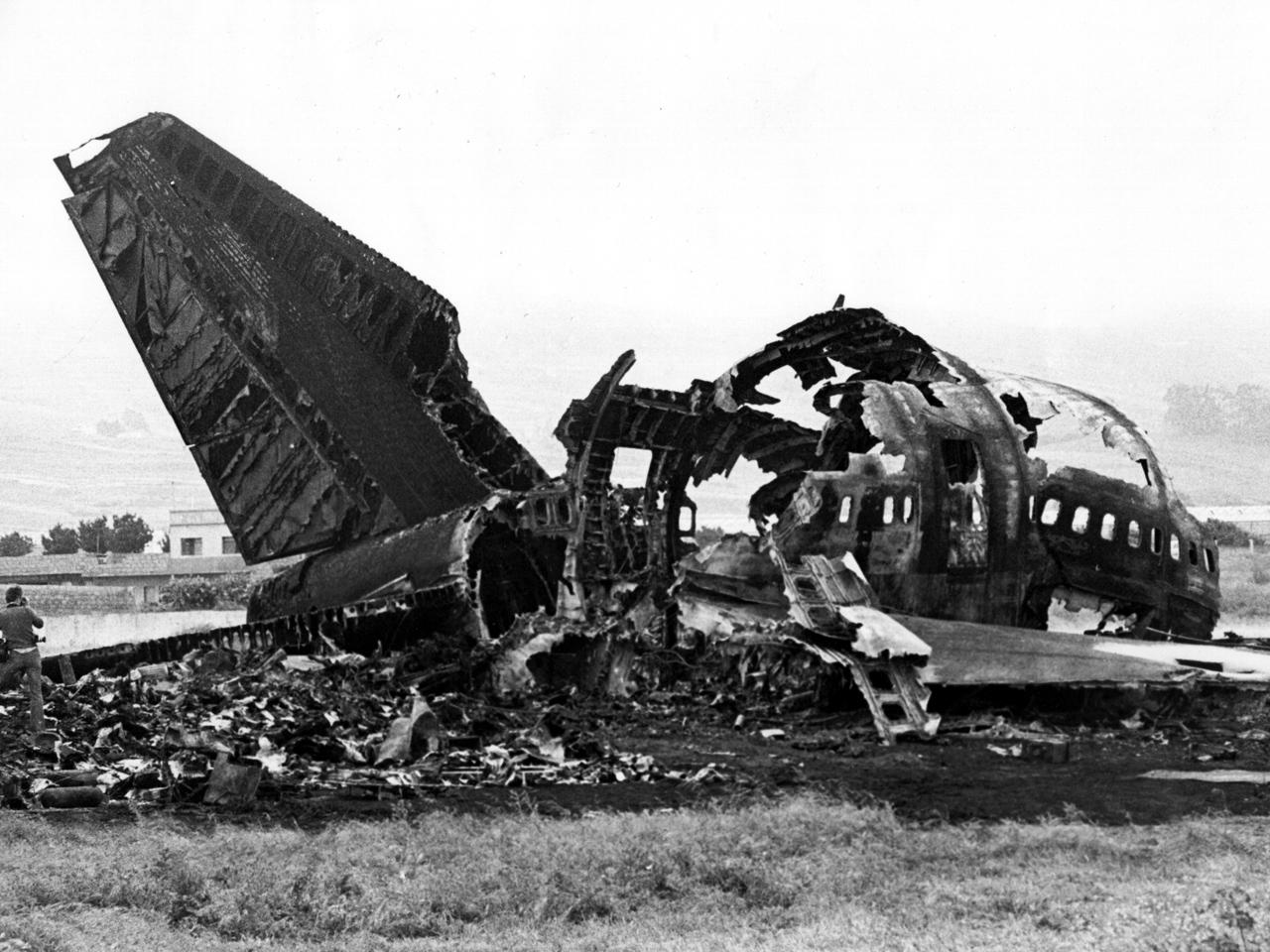 Tenerife: Remembering the world’s deadliest aviation disaster - CBS News1280 x 960