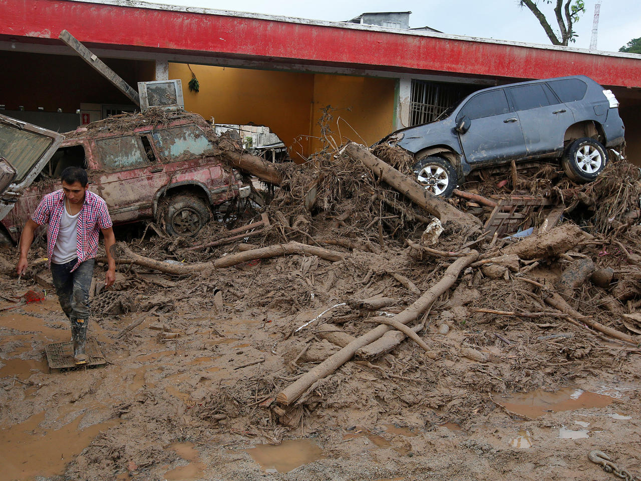 Disaster in Mocoa - Torrent of floodwaters sweeps through Colombian ...