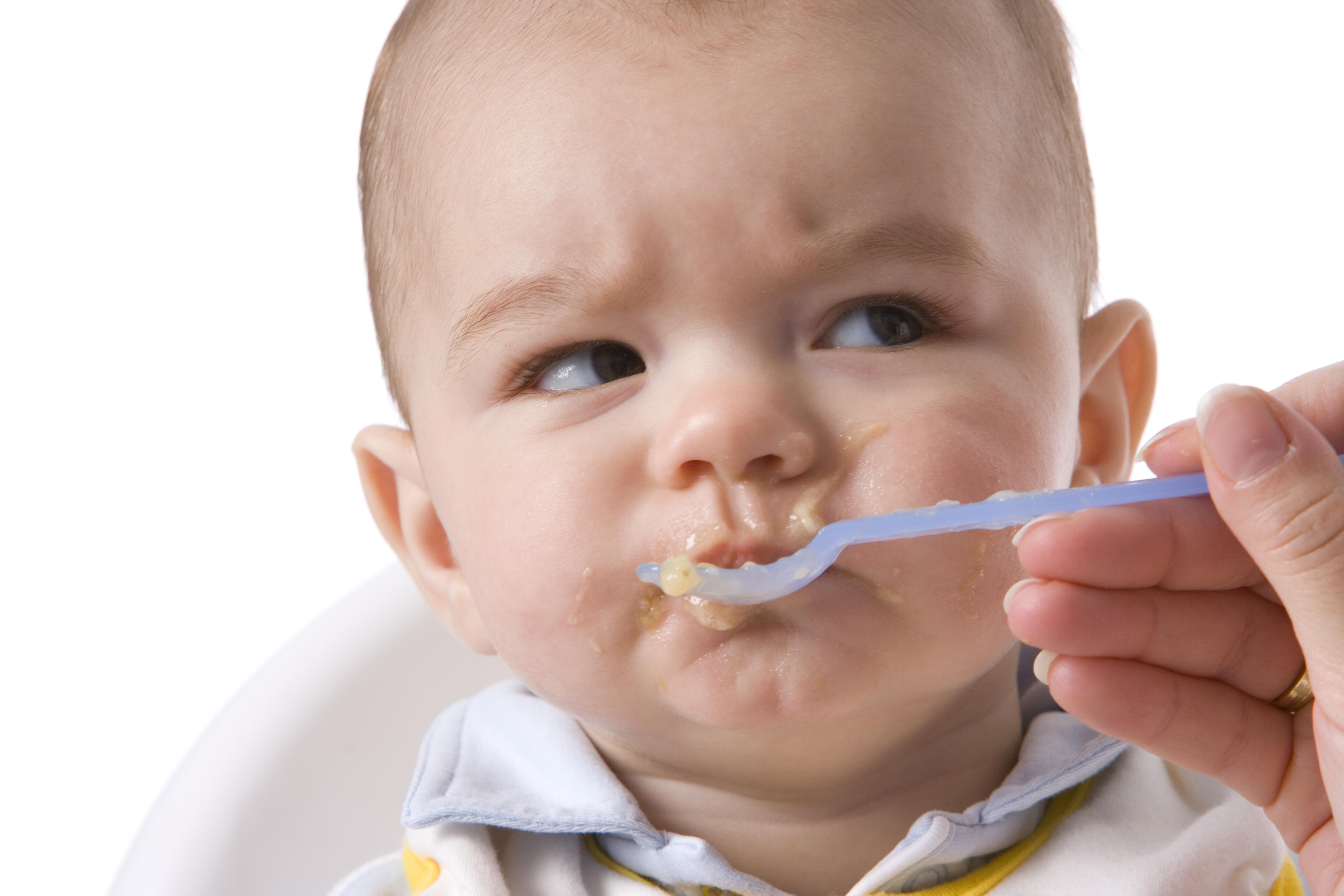 What's the right age for babies to start eating solid ...
