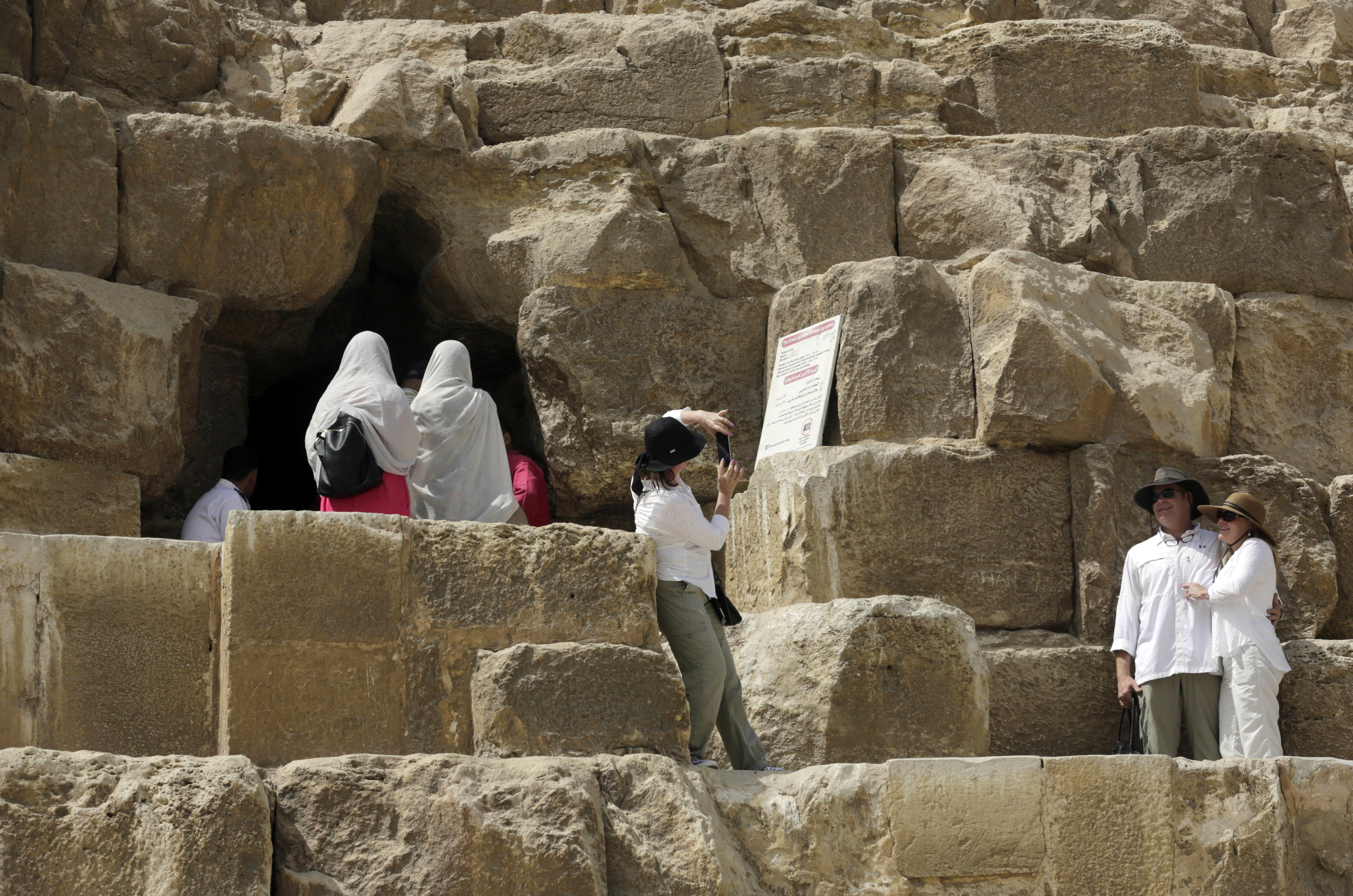 Burial Chamber Dating Back 3 700 Years Found Near Pyramid In Egypt 