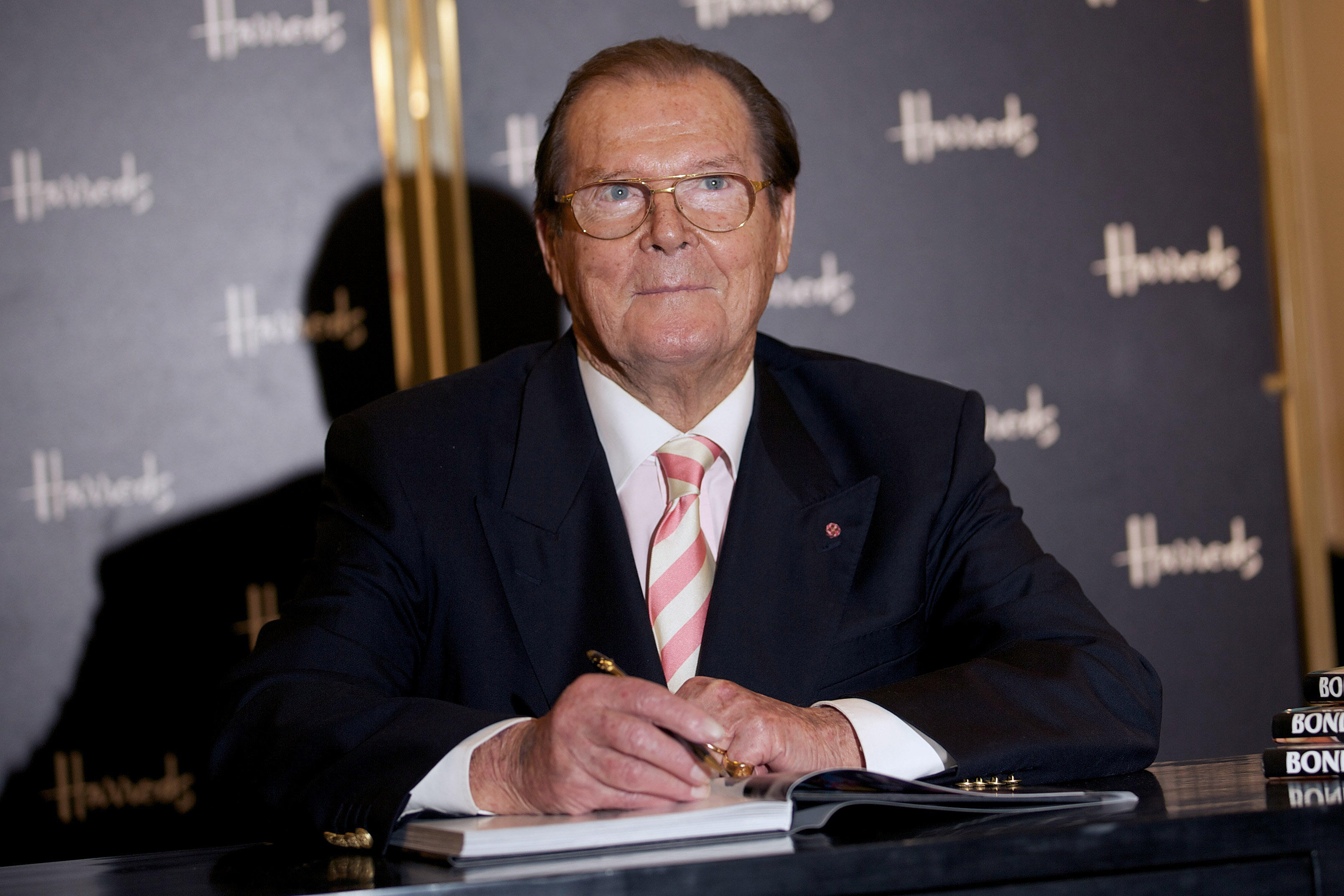 Sir Roger Moore, James Bond actor, dead at 89 - CBS News