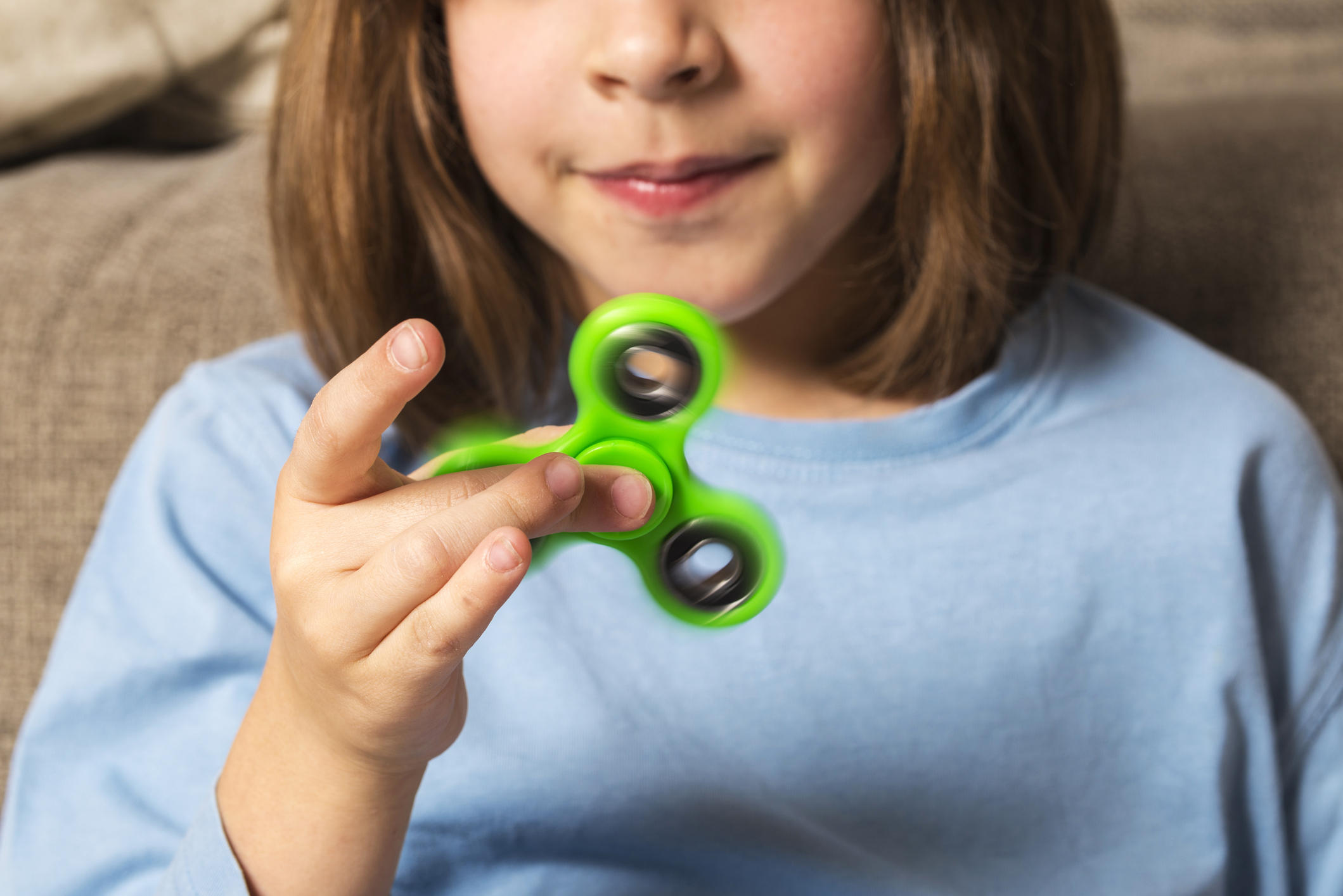 Fidget spinners pose threat to kids, watchdog group says - CBS News