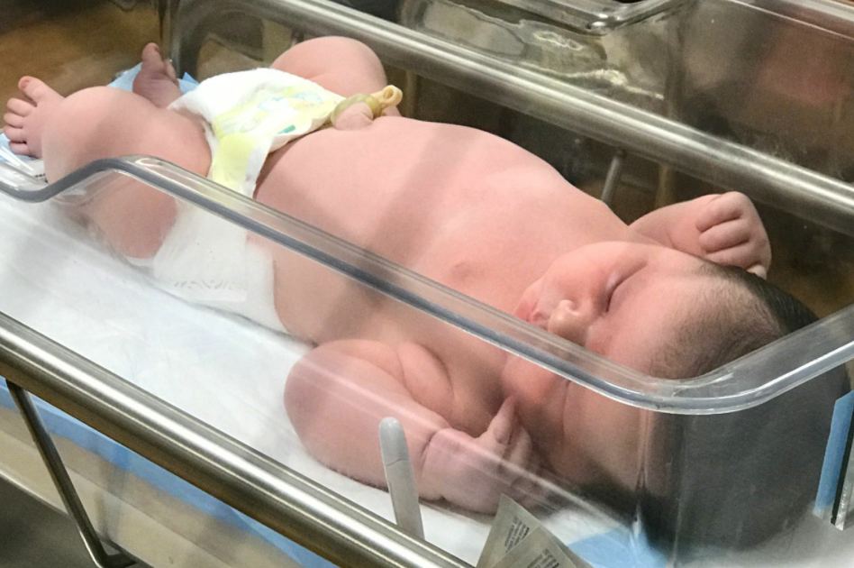 Mom Gives Birth To 14 4 pound Baby CBS News