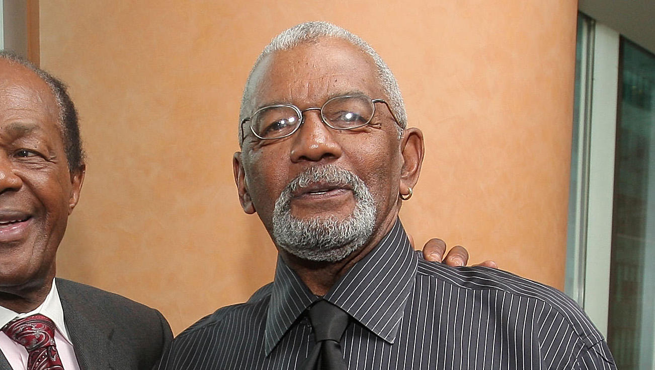 Jim Vance, longtime D.C. news anchor, dies at 75 CBS News