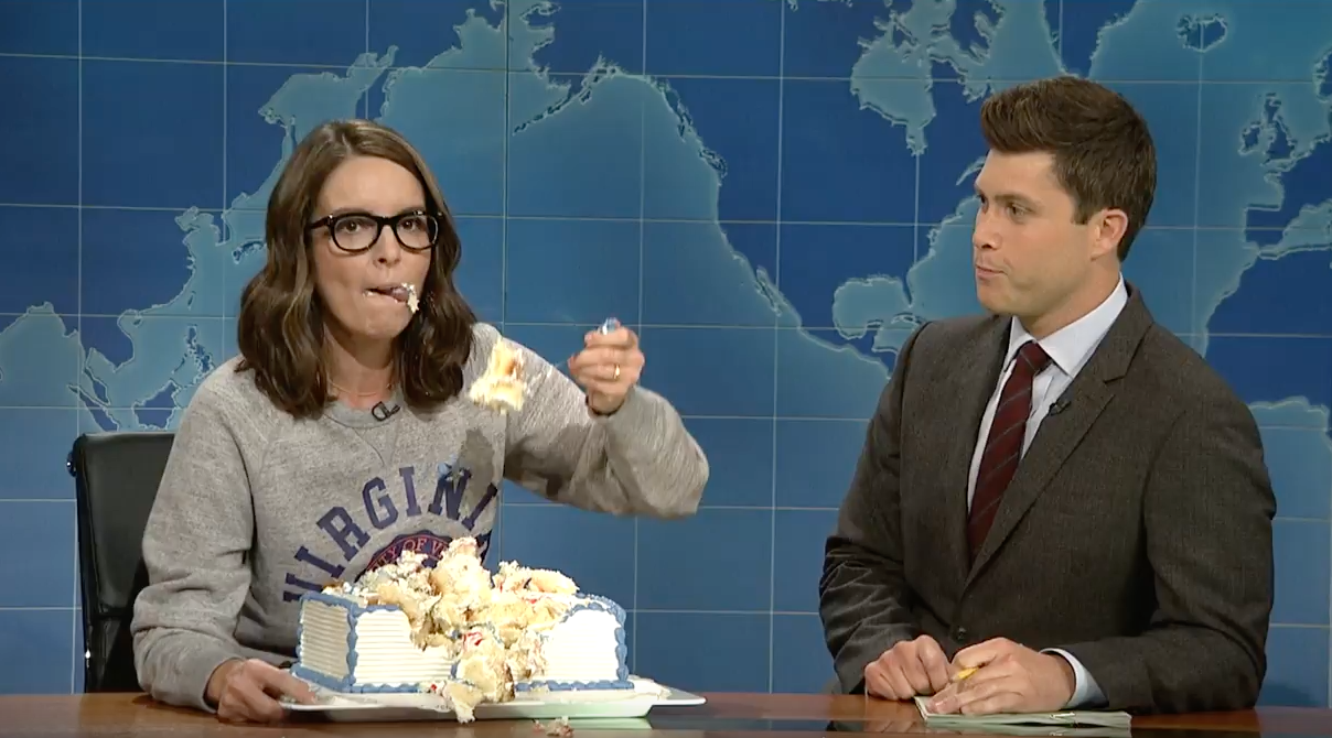 Tina Fey Tears Into Trump While Eating Cake On Weekend Update Cbs News