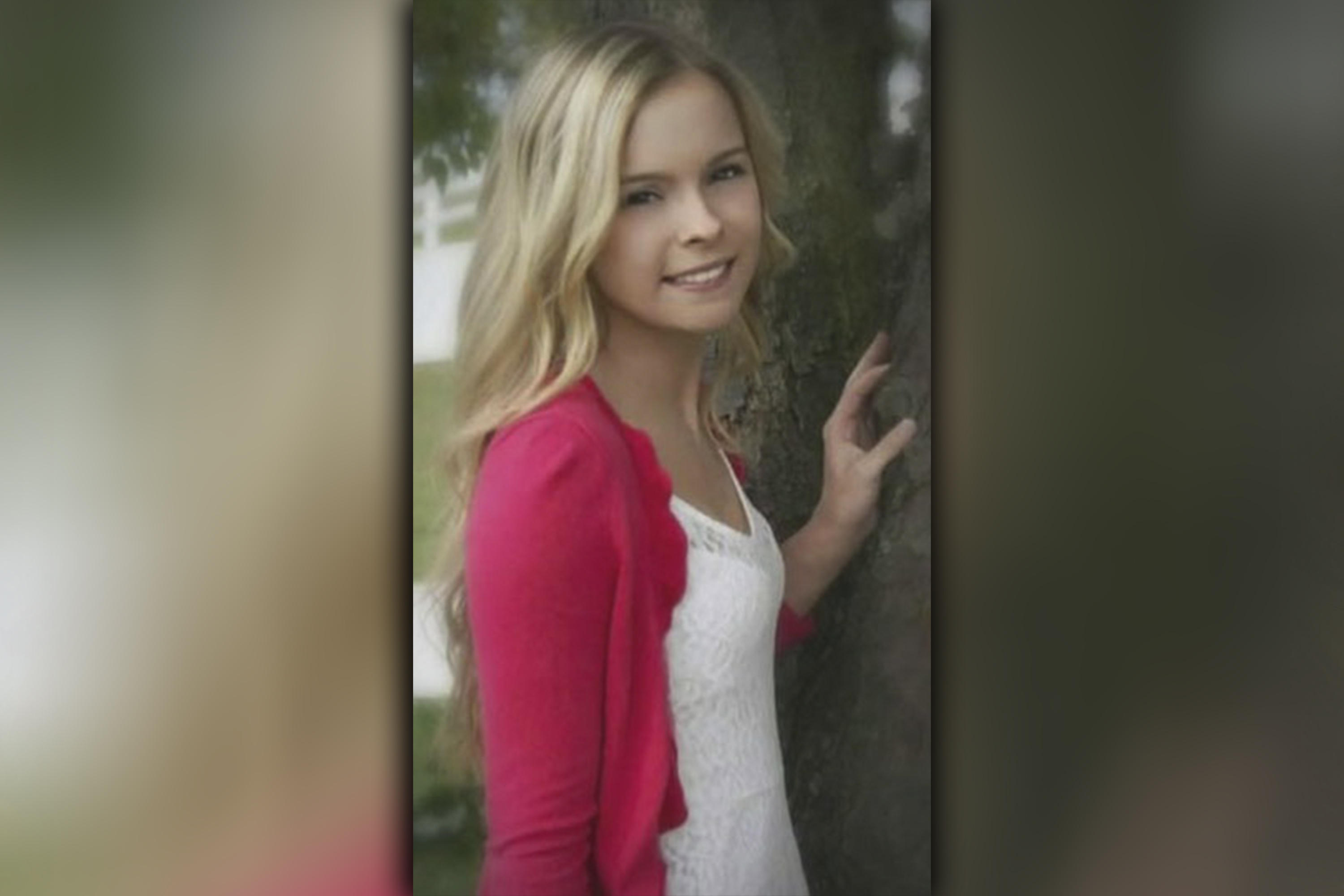 21 Year Old Woman Dies In Train Hopping Incident Cbs News