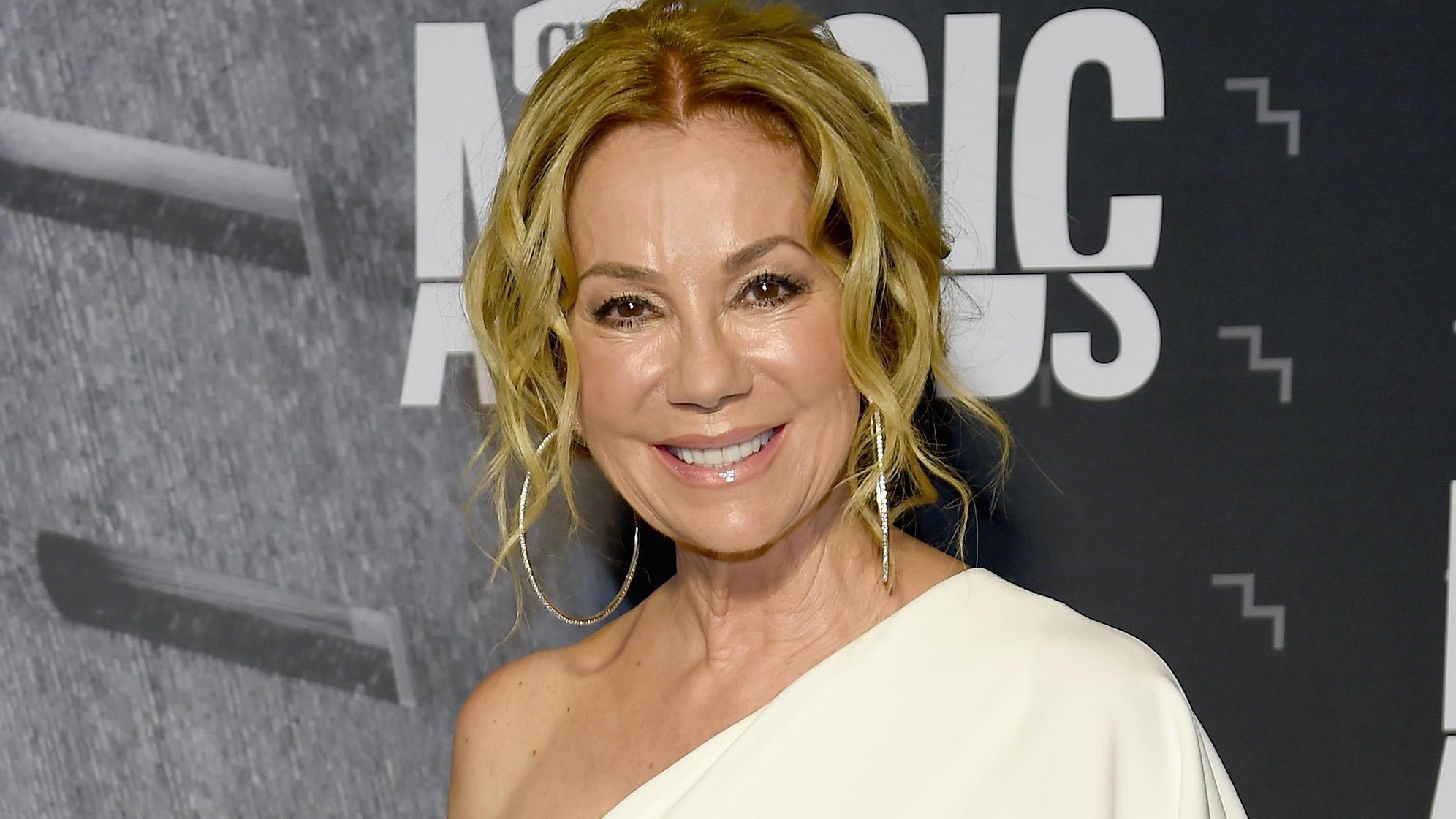 kathie lee gifford pays tribute to late mother, joan epstein