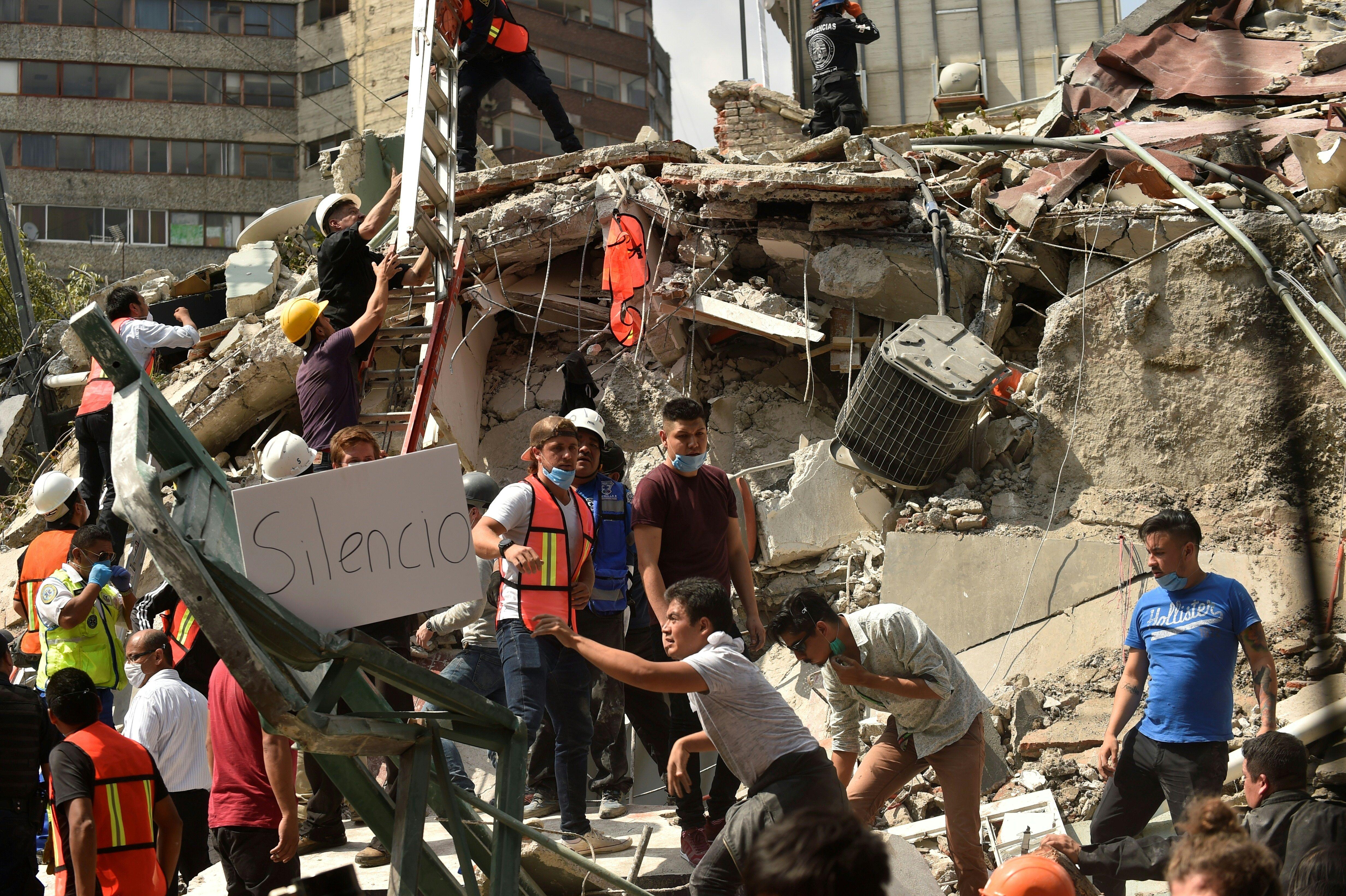 Mexico earthquake kills dozens, shakes Mexico City, state of disaster