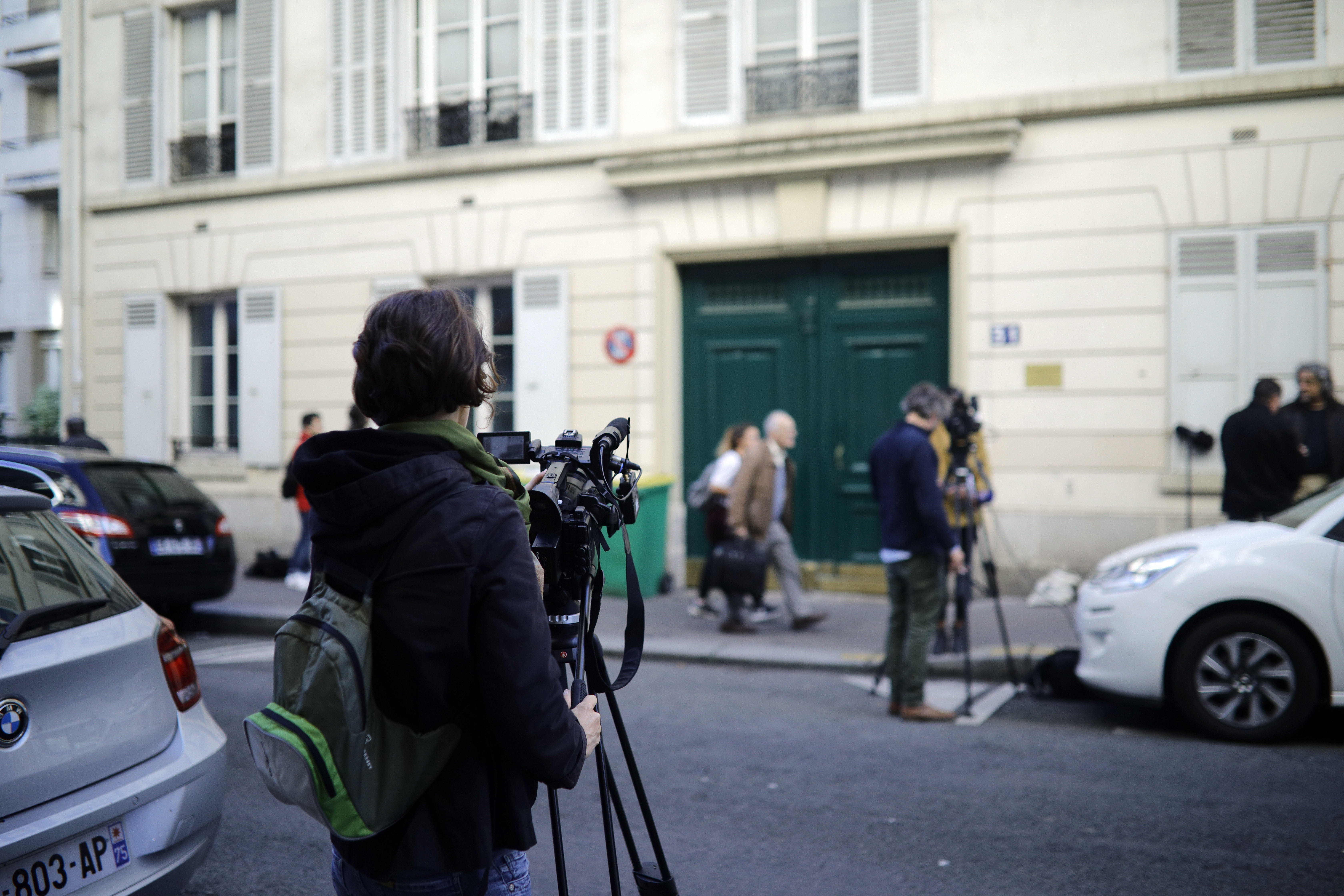 Paris bombing attempt thwarted police say as terrorism investigation ...