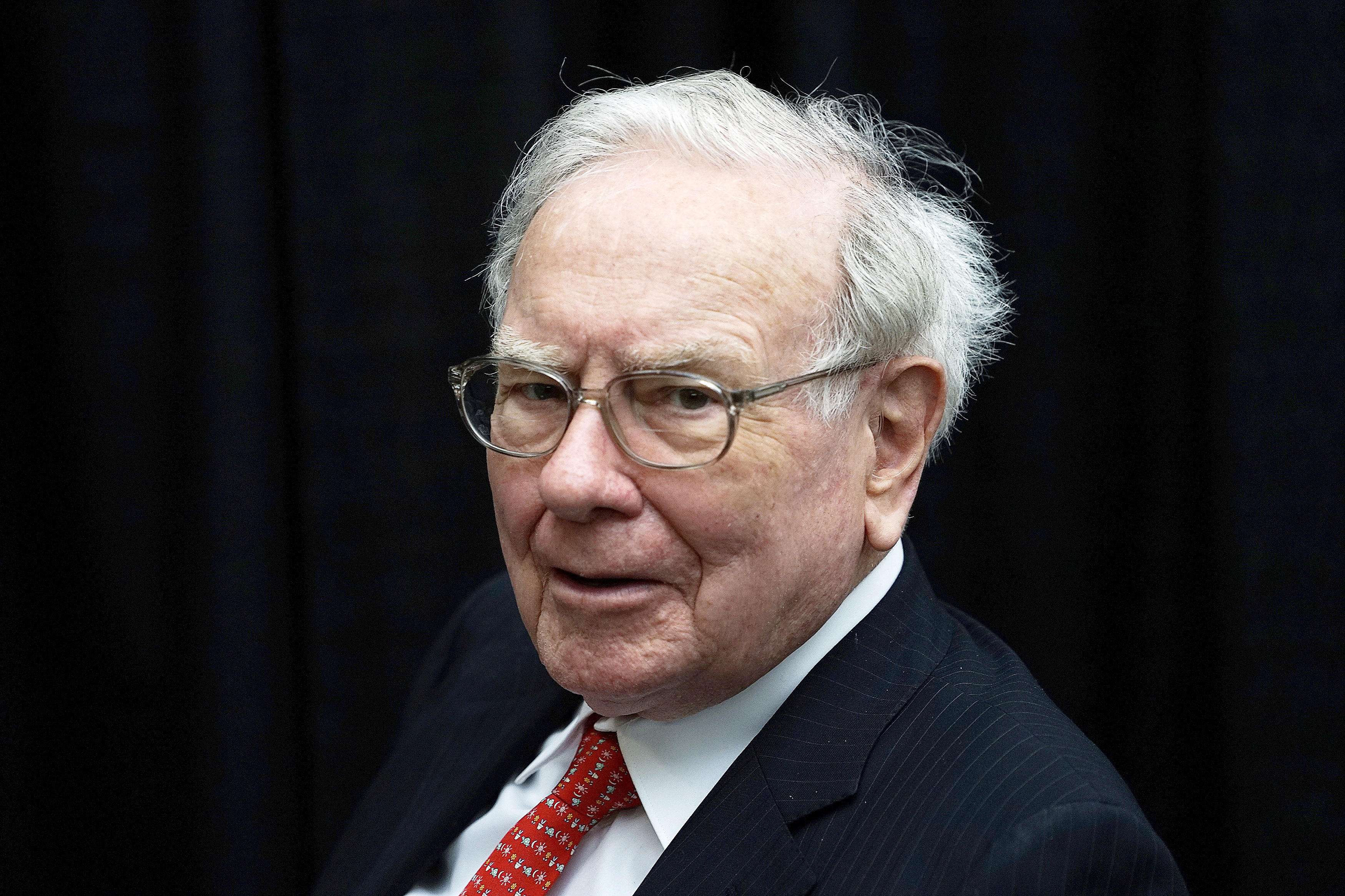 Buffett s Firm To Buy Majority Of Pilot Flying J Truck Stops CBS News