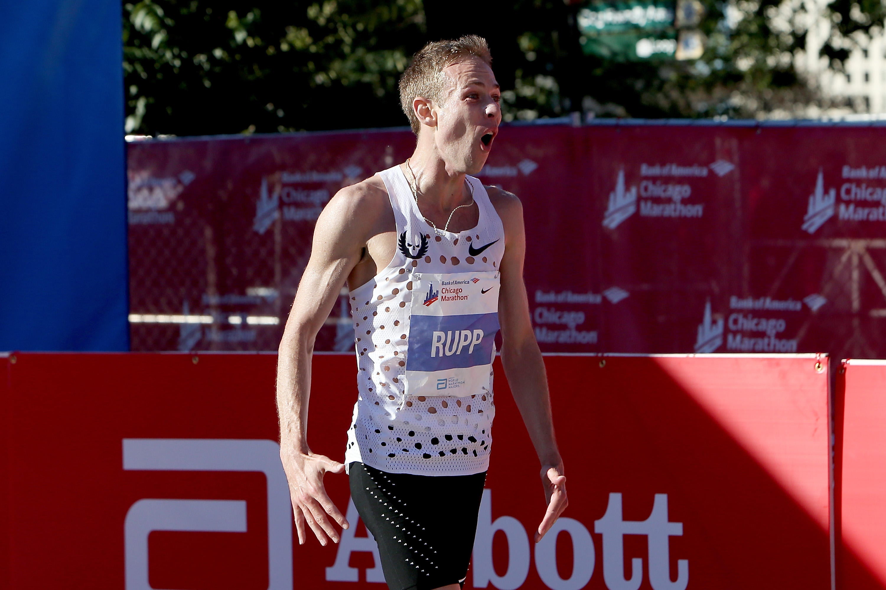 American wins Chicago Marathon for first time in 15 years