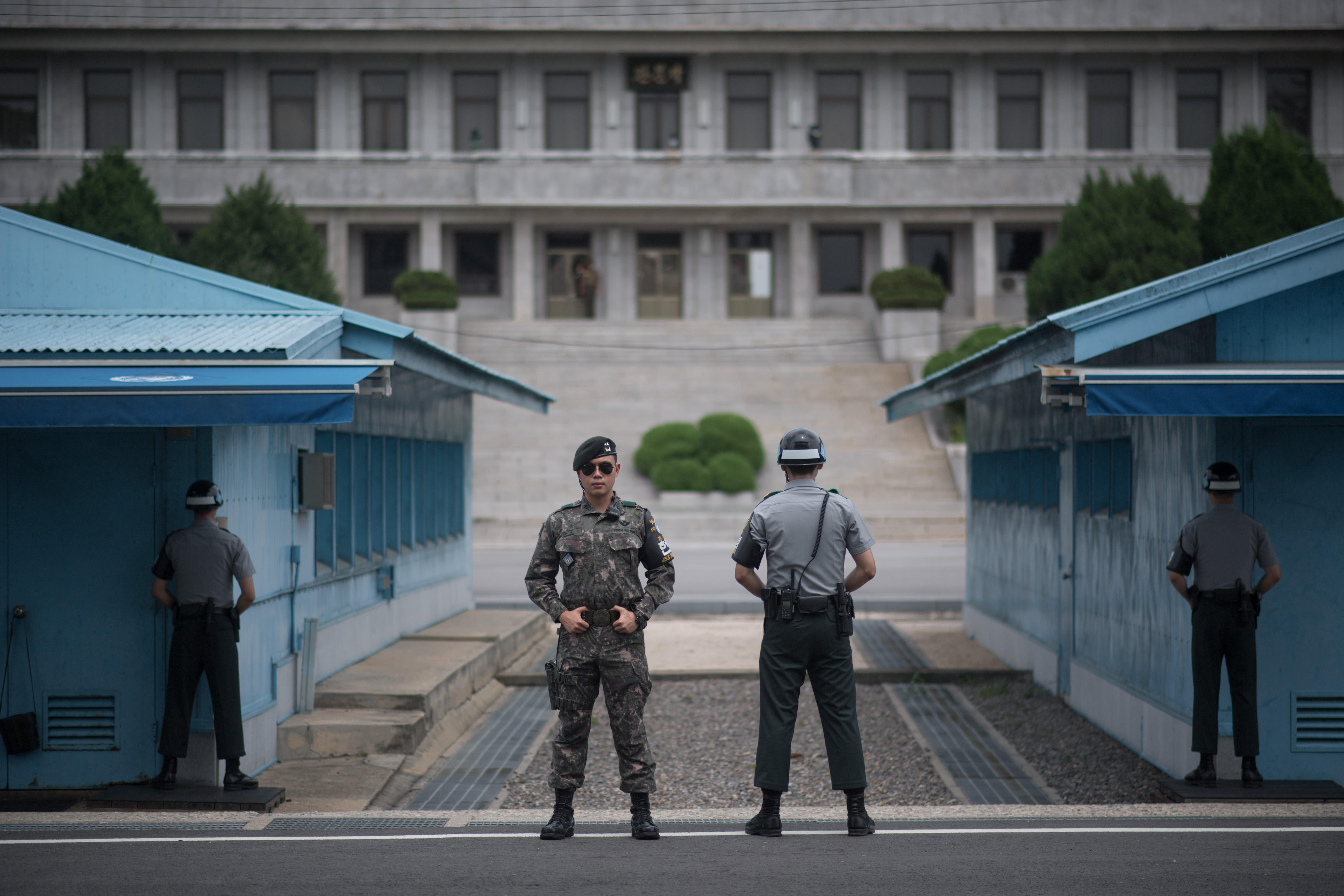 Report White House weighs sending Trump to DMZ  on N 