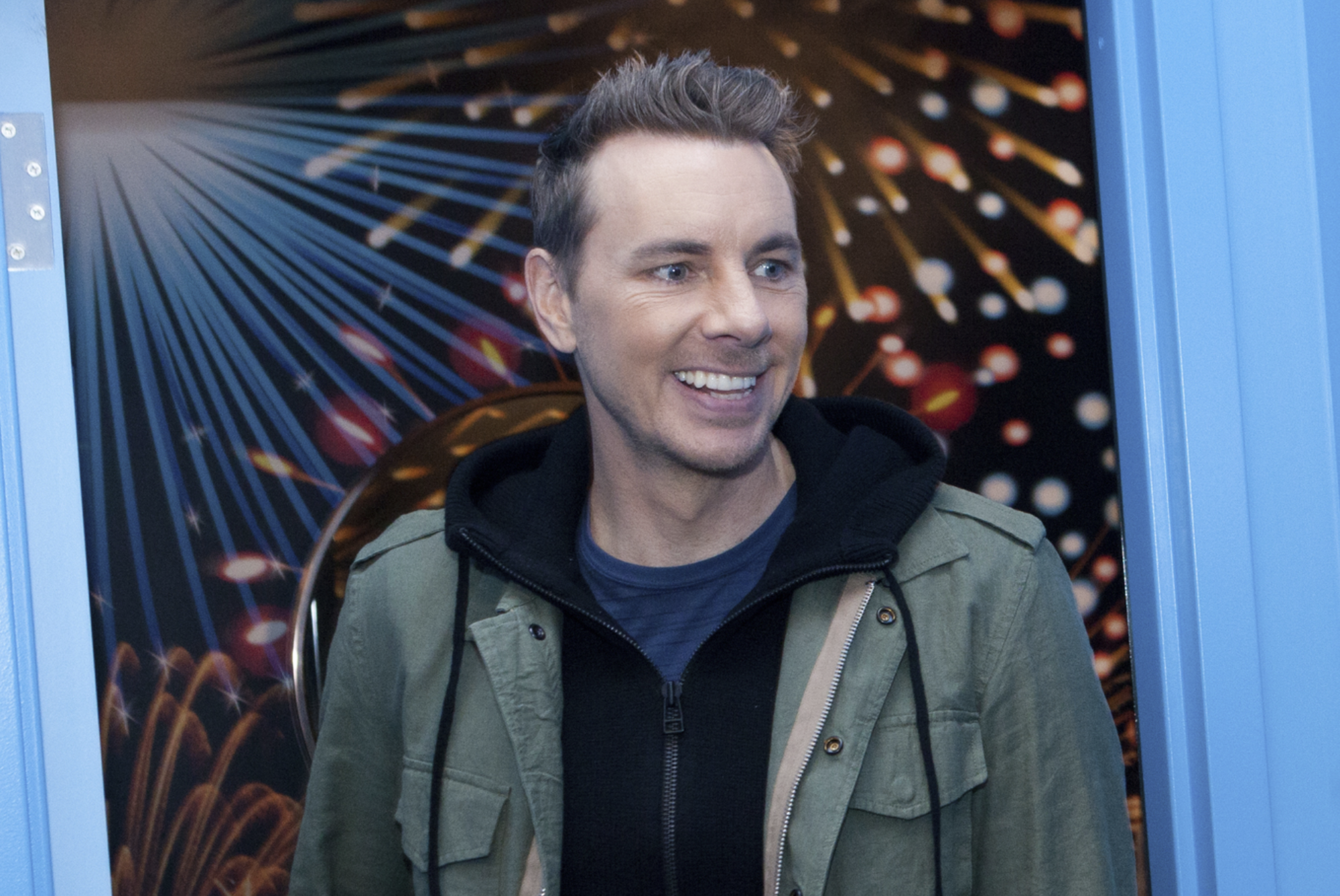 Dax Shepard On His Offbeat New Christmas Film Parenting With Kristen Bell And What S Next Cbs News