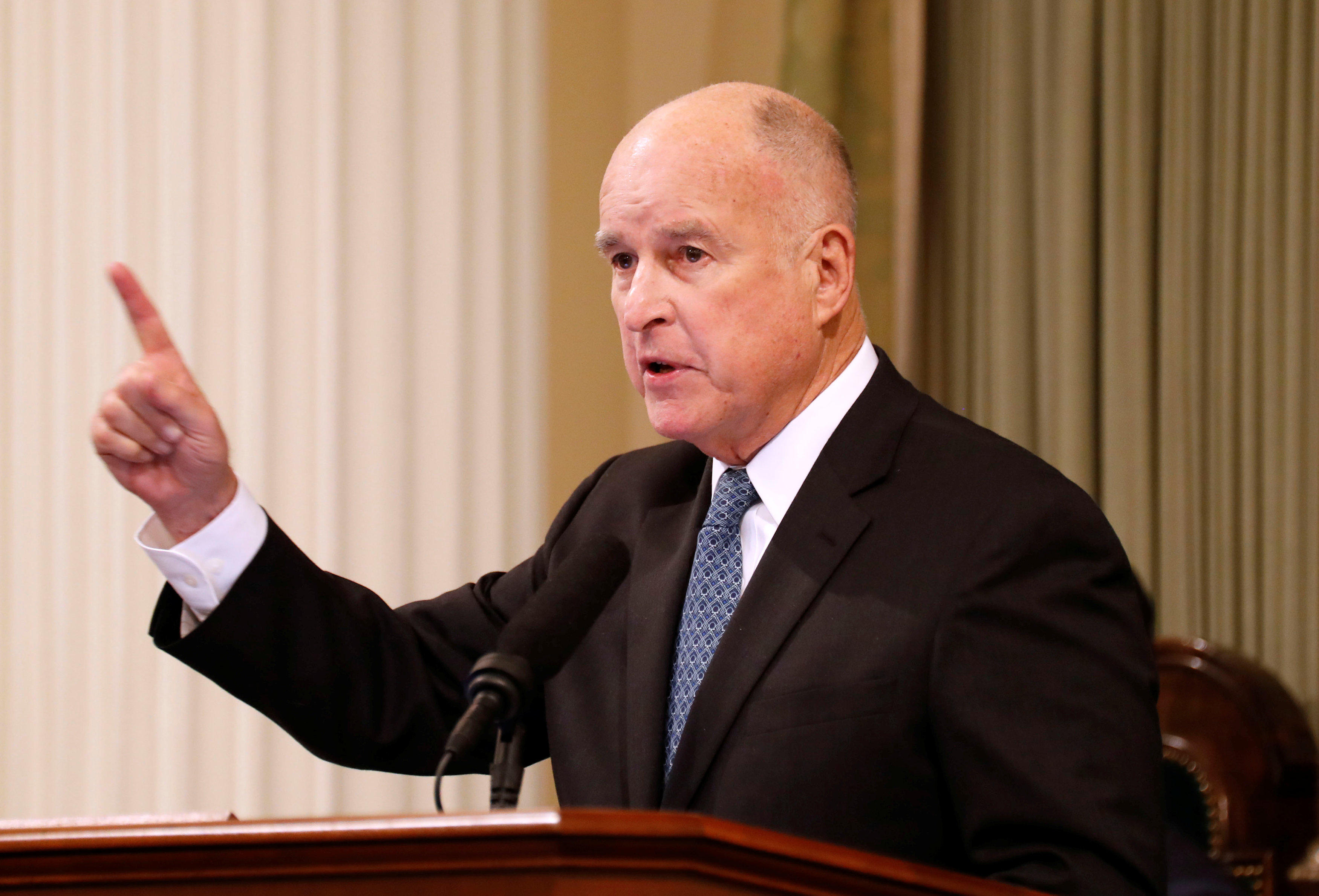 California Gov. Jerry Brown pushes for 5 million zeroemission cars by