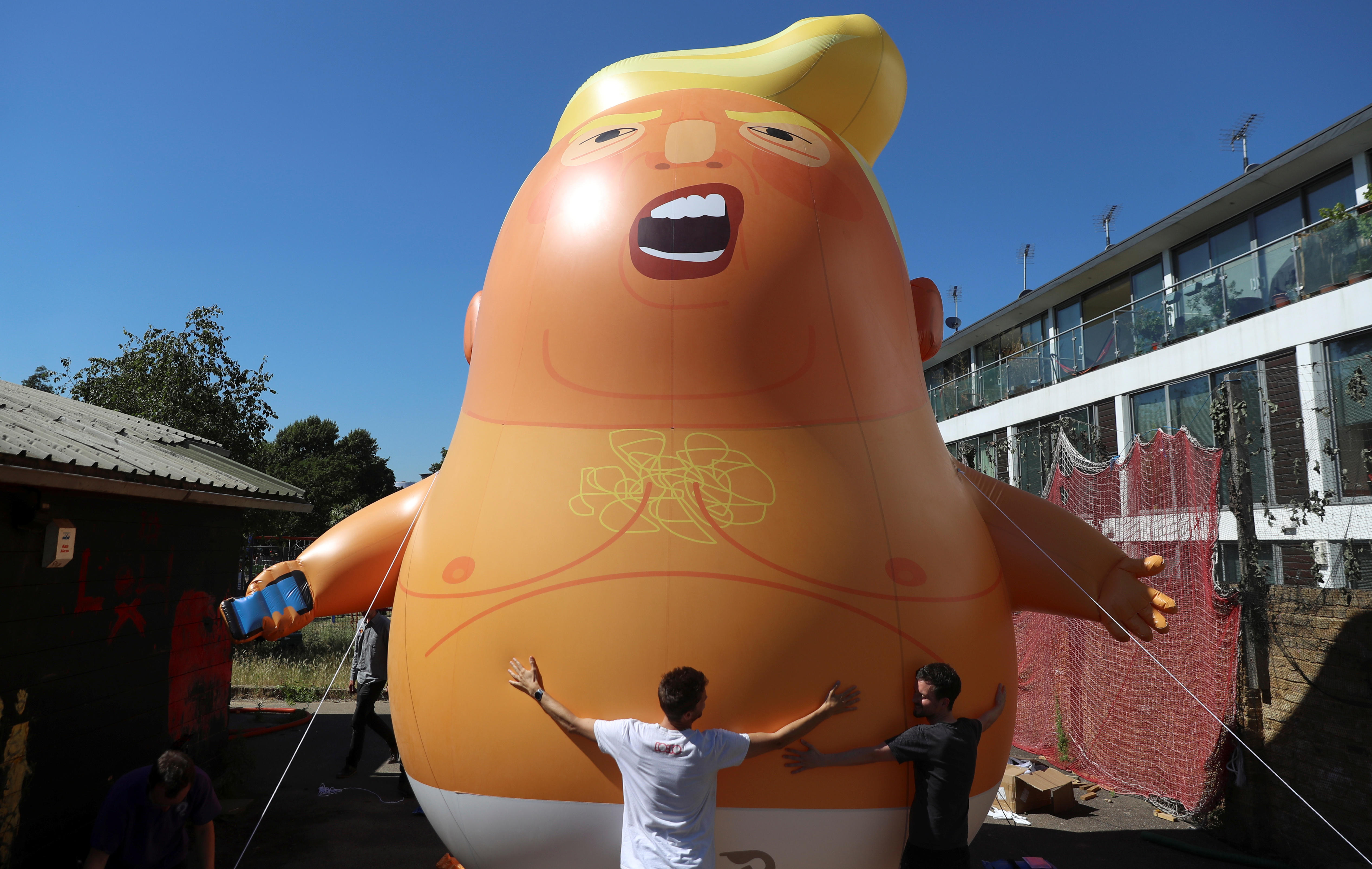 Trump Baby Balloon Gets Green Light To Fly Over London During President Trump S Visit Cbs News