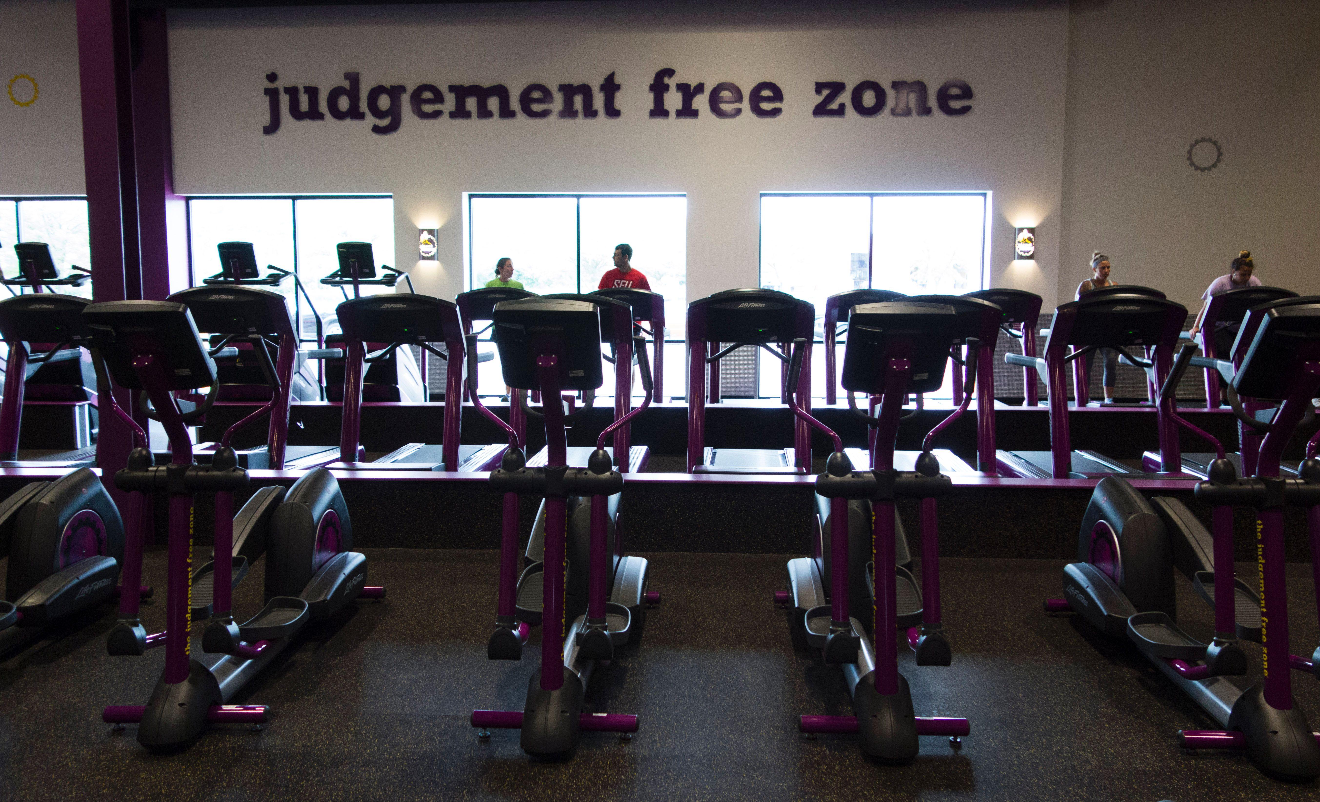 Cops: Naked man arrested at Planet Fitness thought it was 