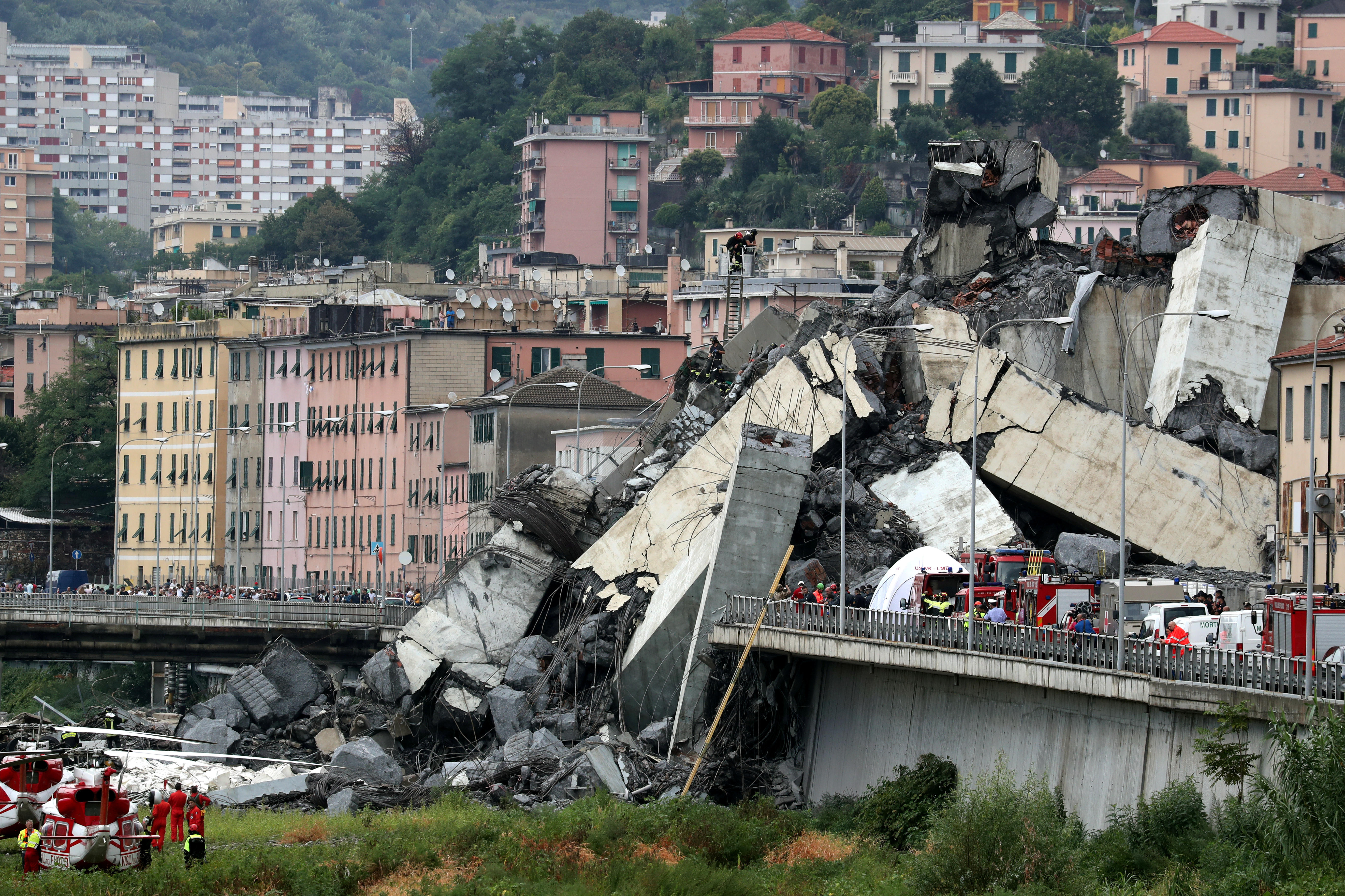 Italy bridge collapse in Genoa leaves at least 26 dead, cars trapped
