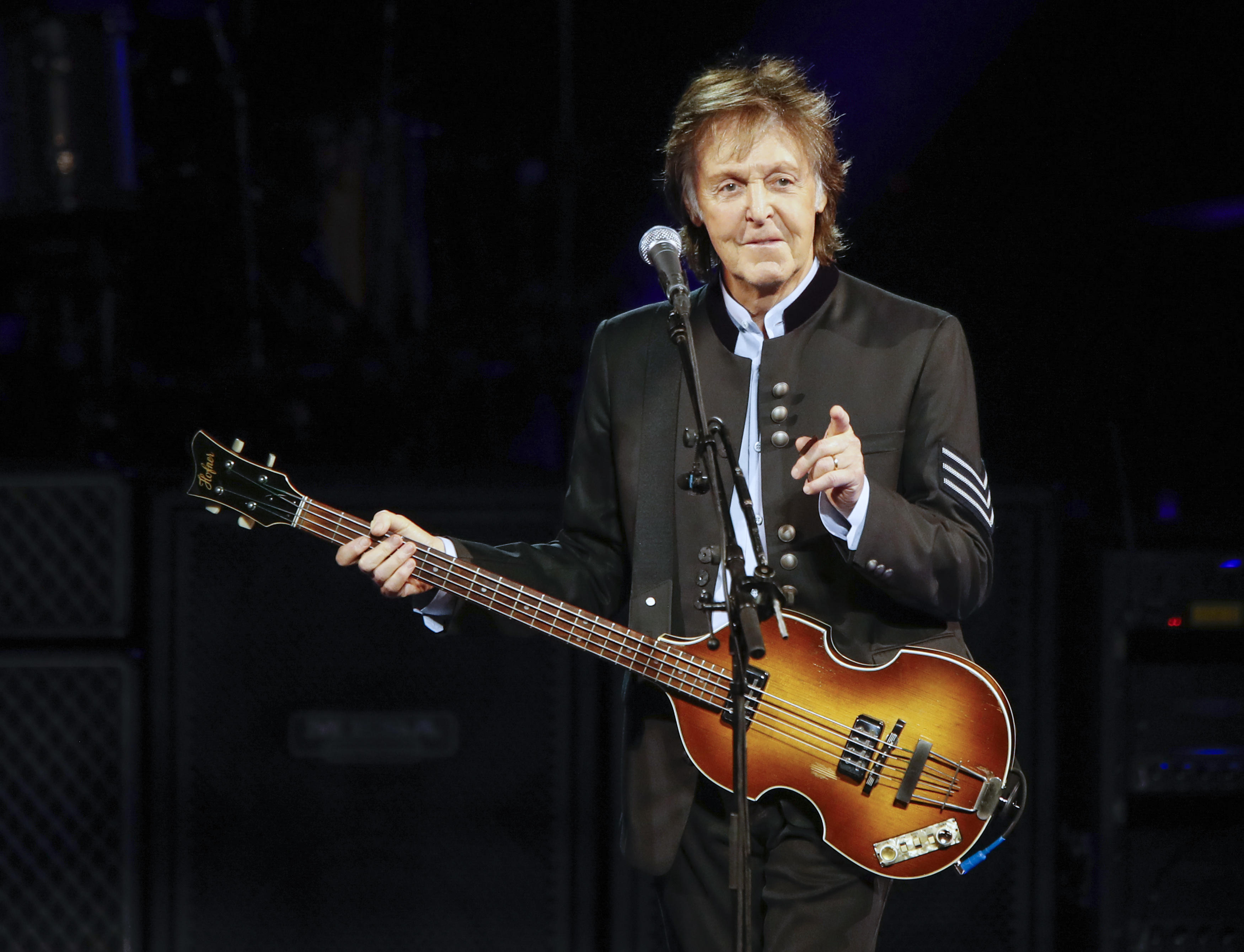 Paul McCartney gives "secret concert" at NYC's Grand Central CBS News