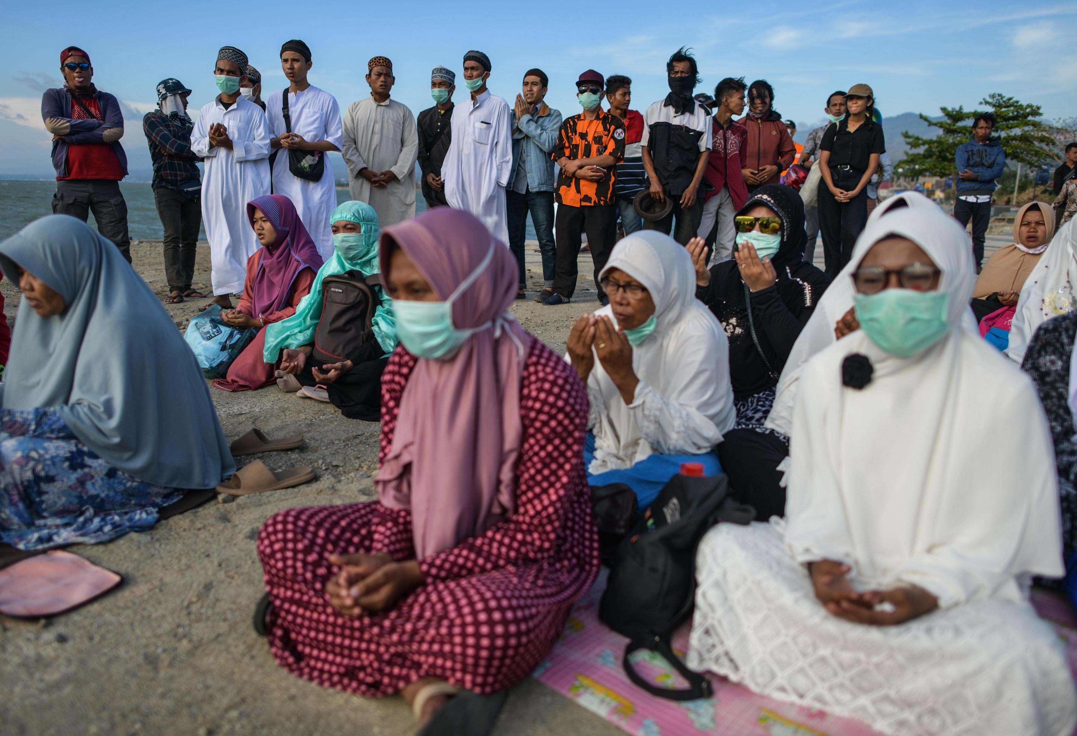 Indonesia Earthquake And Tsunami Death Toll Over 1500 As Survivors