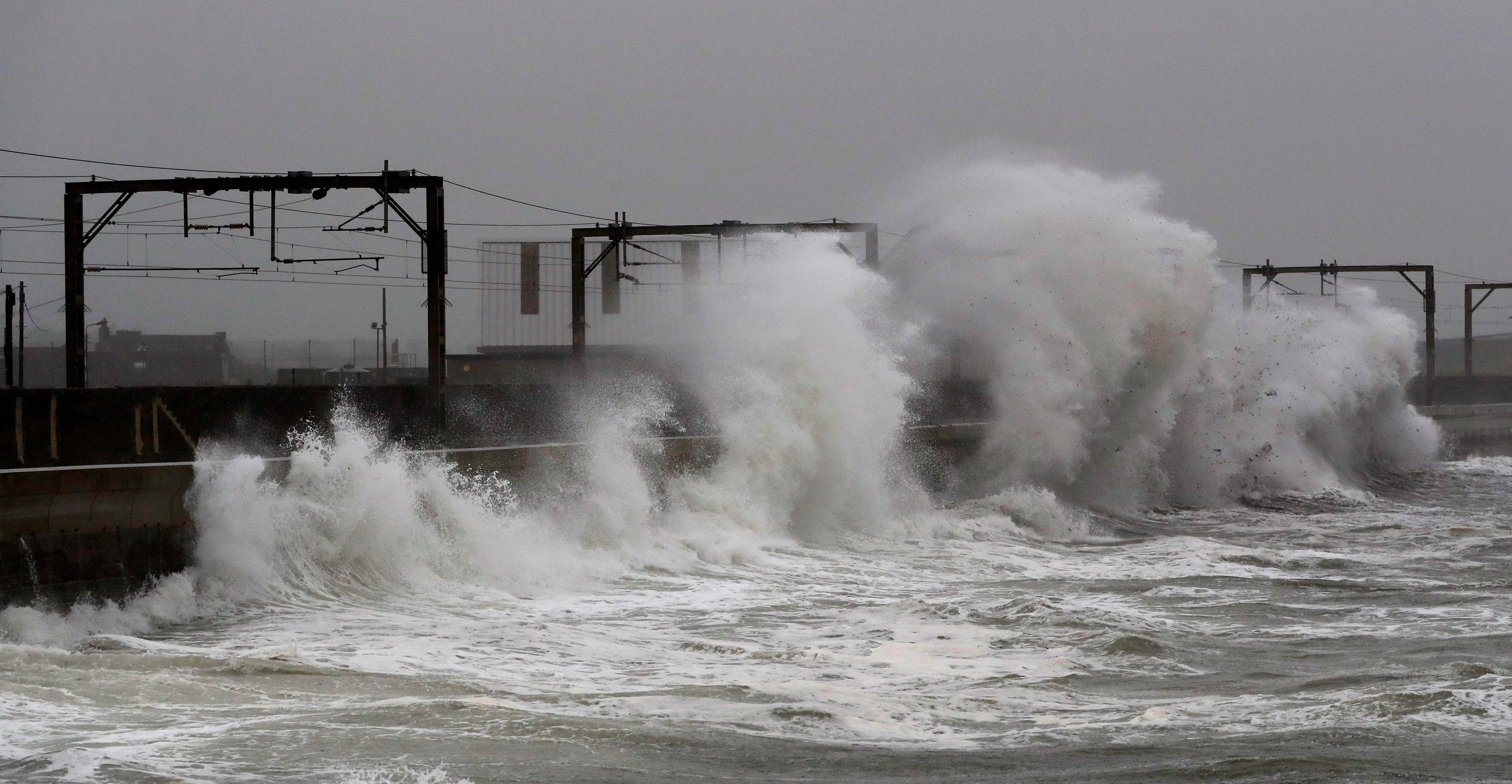 Самые сильные осадки в мире. Смертоносный шторм ДС. Against the Storm.