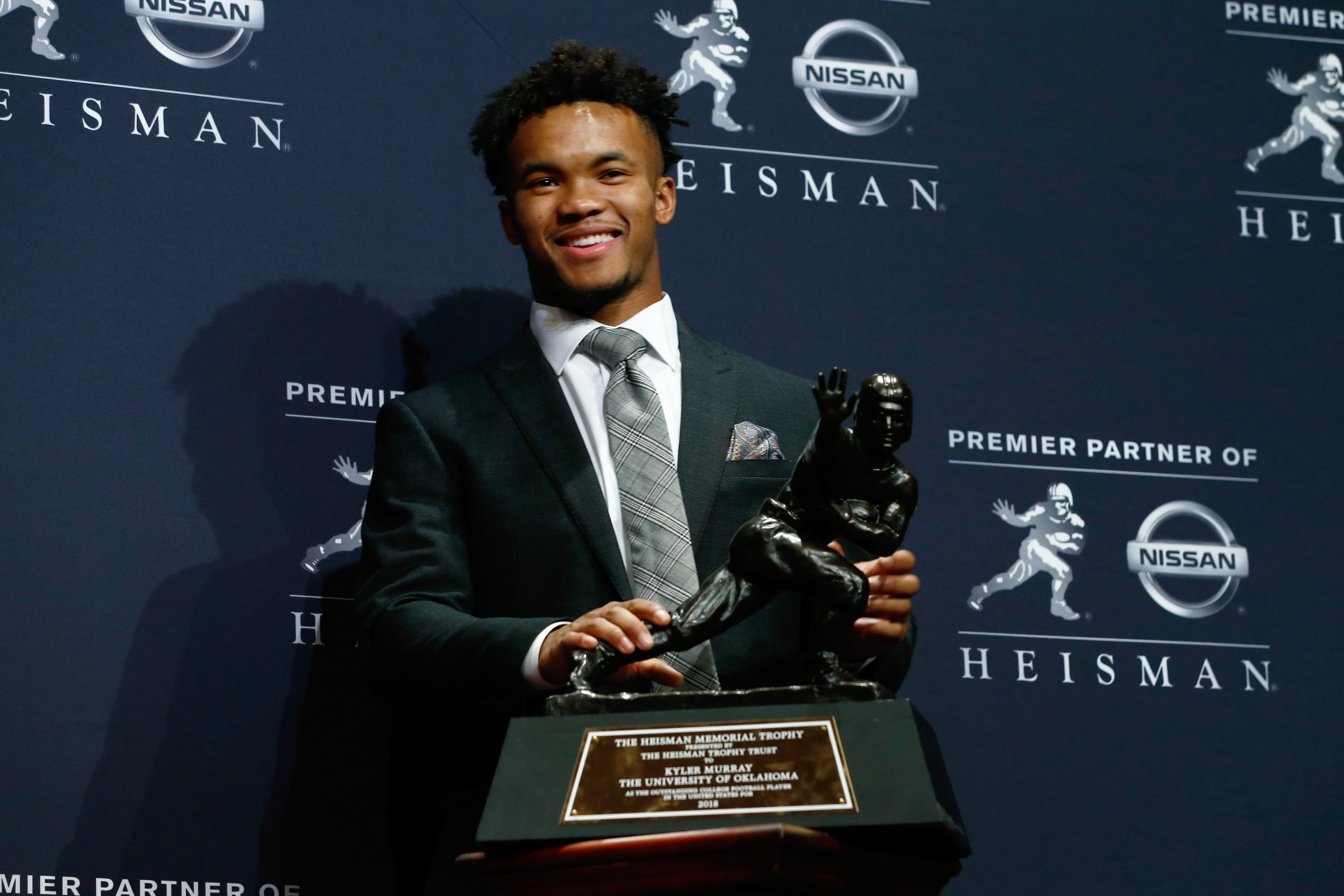 Heisman winner Kyler Murray apologizes for past homophobic tweets - CBS