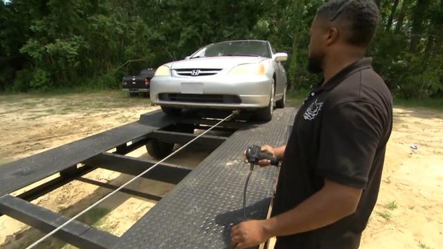 Mechanic gifts repaired cars to people in South Carolina