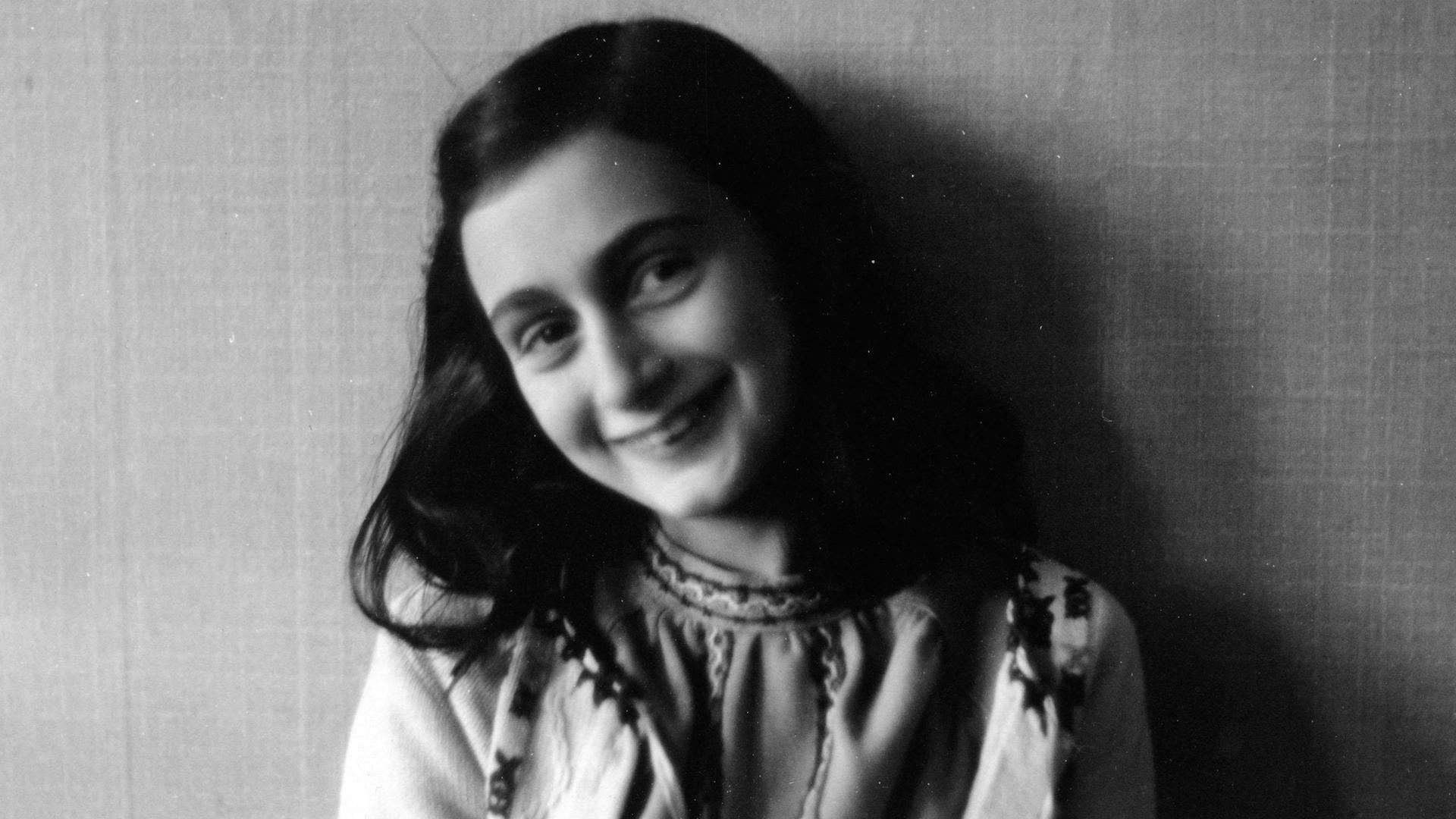 Anne Frank S Betrayal Investigating Other Suspects 60 Minutes Cbs News