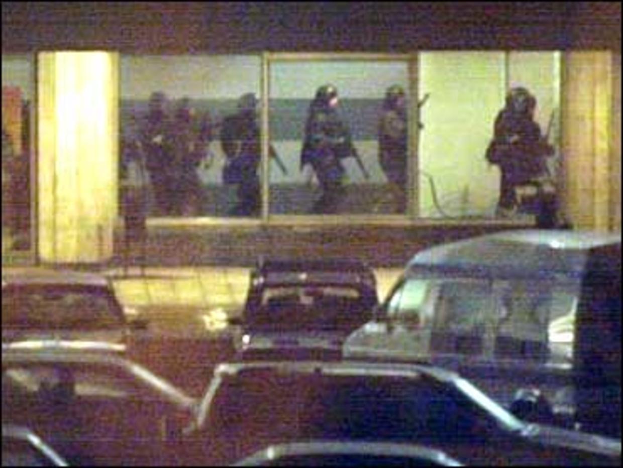 Теракты в москве в 90 е. Норд-ОСТ теракт на Дубровке. Норд ОСТ захват заложников.