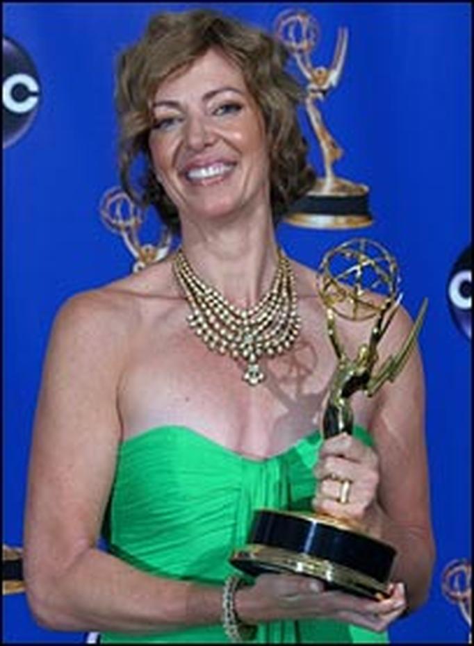 Emmy Ceremony 2004 - Photo 2 - Pictures - CBS News