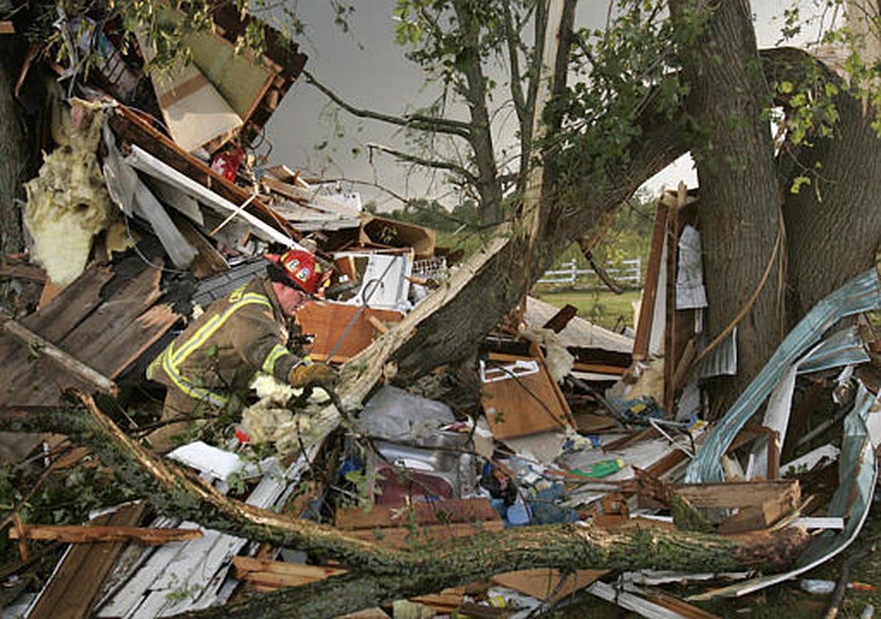 Wisconsin Tornado - Photo 10 - Pictures - CBS News