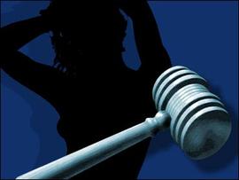 Big-breasted woman at Chicago trial spurs objection