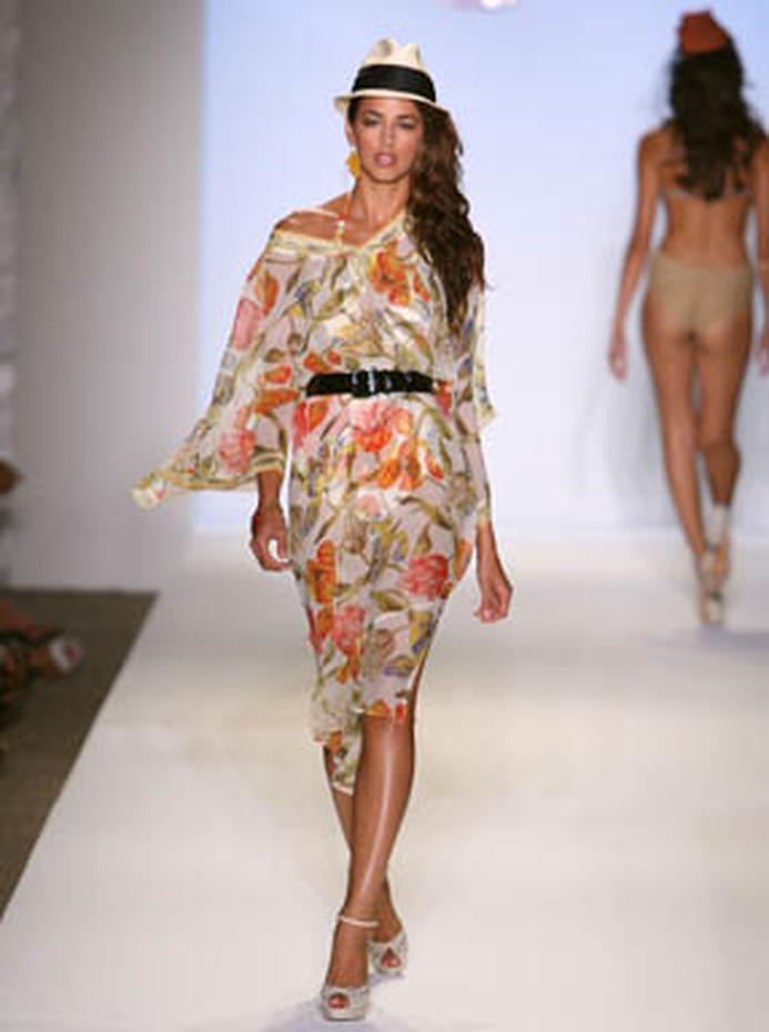 Fashion Week On The Beach - Miami Glamour - CBS News