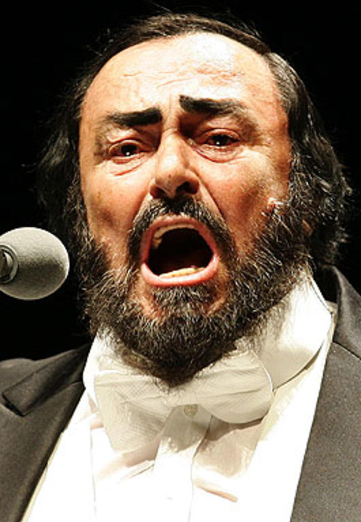 Luciano Pavarotti, 1935 - 2007 - CBS News