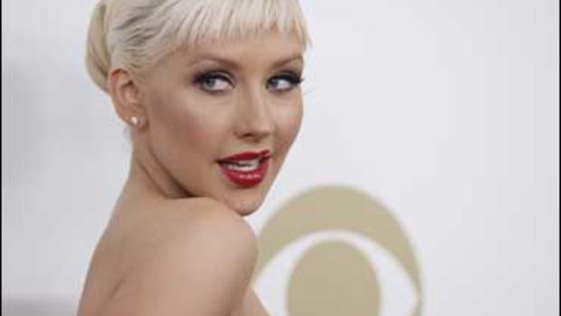 Christina Aguilera Becomes a DJ - CBS News