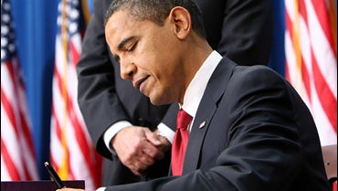 Obama Signs Stimulus Plan Into Law - CBS News Obama Signs Stimulus Plan Into Law - CBS News