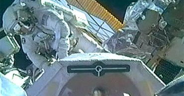 Astronauts Install Oxygen Tank on Airlock CBS News