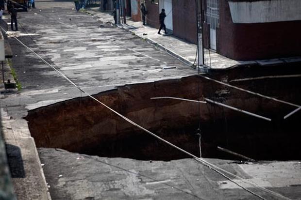Sinkhole In Guatemala Photo 1 Pictures Cbs News