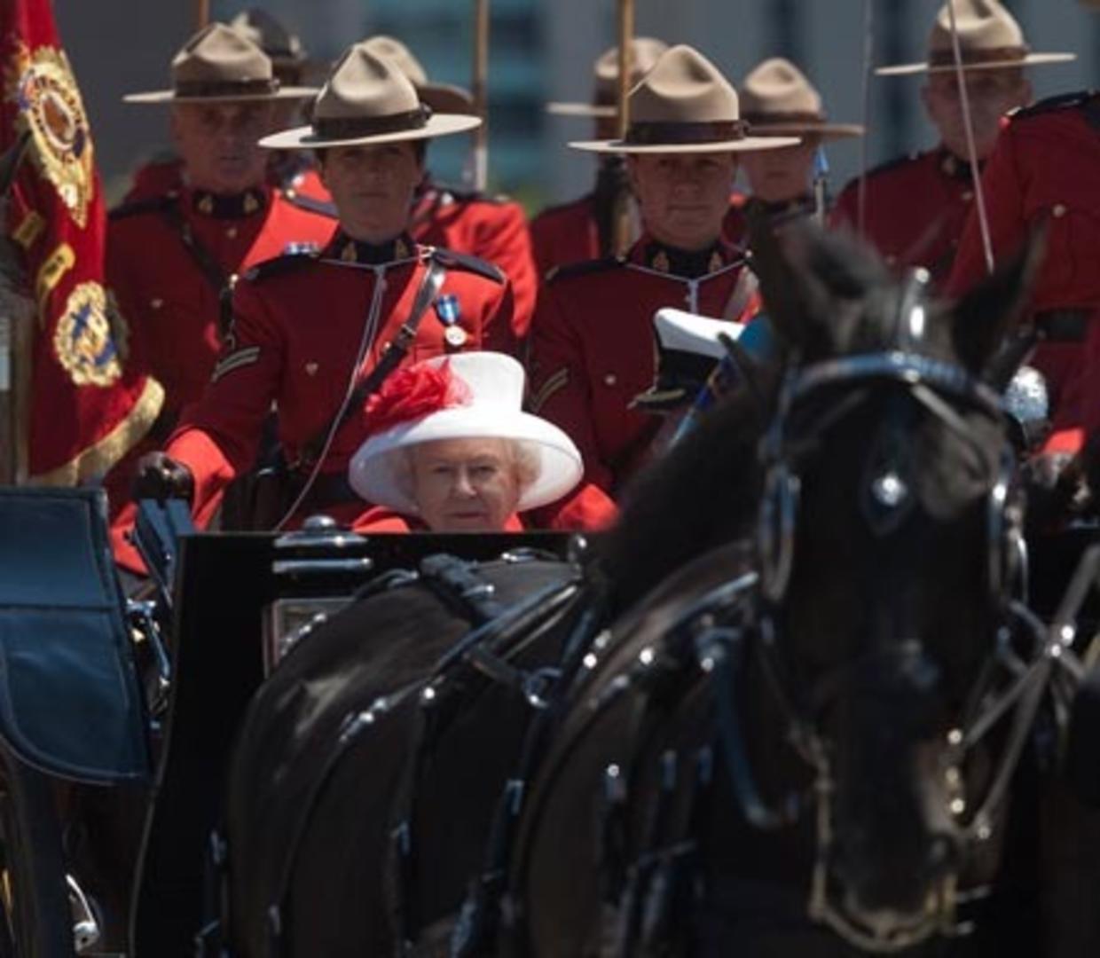 how many times queen visit canada