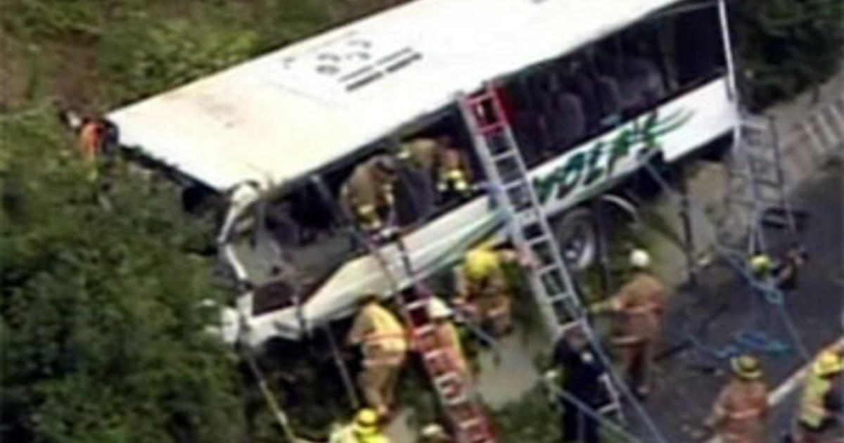 Bus Crash Kills 1 Outside Washington - CBS News