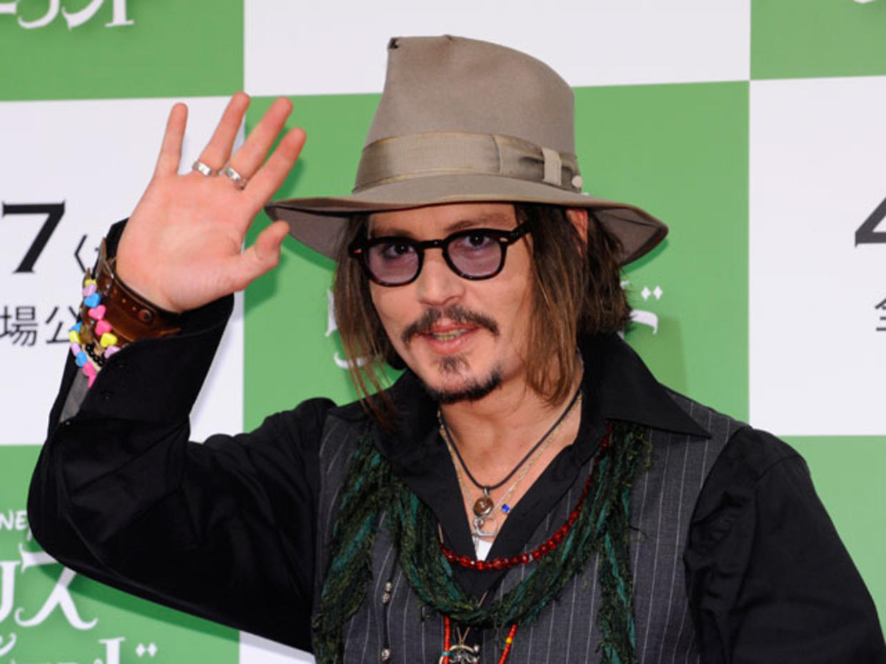 Johnny twitter. Джонни Депп. Джонни Депп Дисней. Джонни Депп зубы. Johnny Depp Alice in Wonderland Premier.