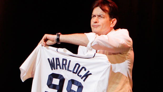 Charlie Sheen booed in Detroit, gets standing ovation in Chicago