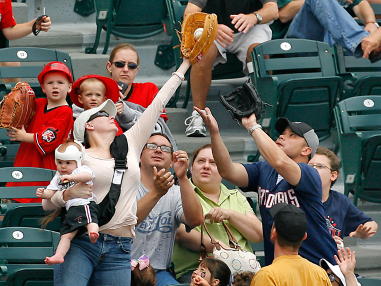 Baby-cradling mom catches foul ball - CBS News
