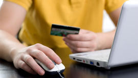 Men outspend women online (on things that aren't real)