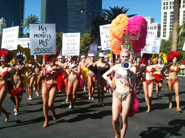 Marie Osmond Las Vegas Showgirls Protest Hotel Resort Fees Cbs News