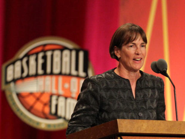 Tara VanDerveer Enshrined In Basketball Hall Of Fame 