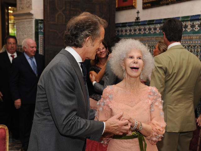 Duchess Of Alba 85 Marries For Third Time Cbs News